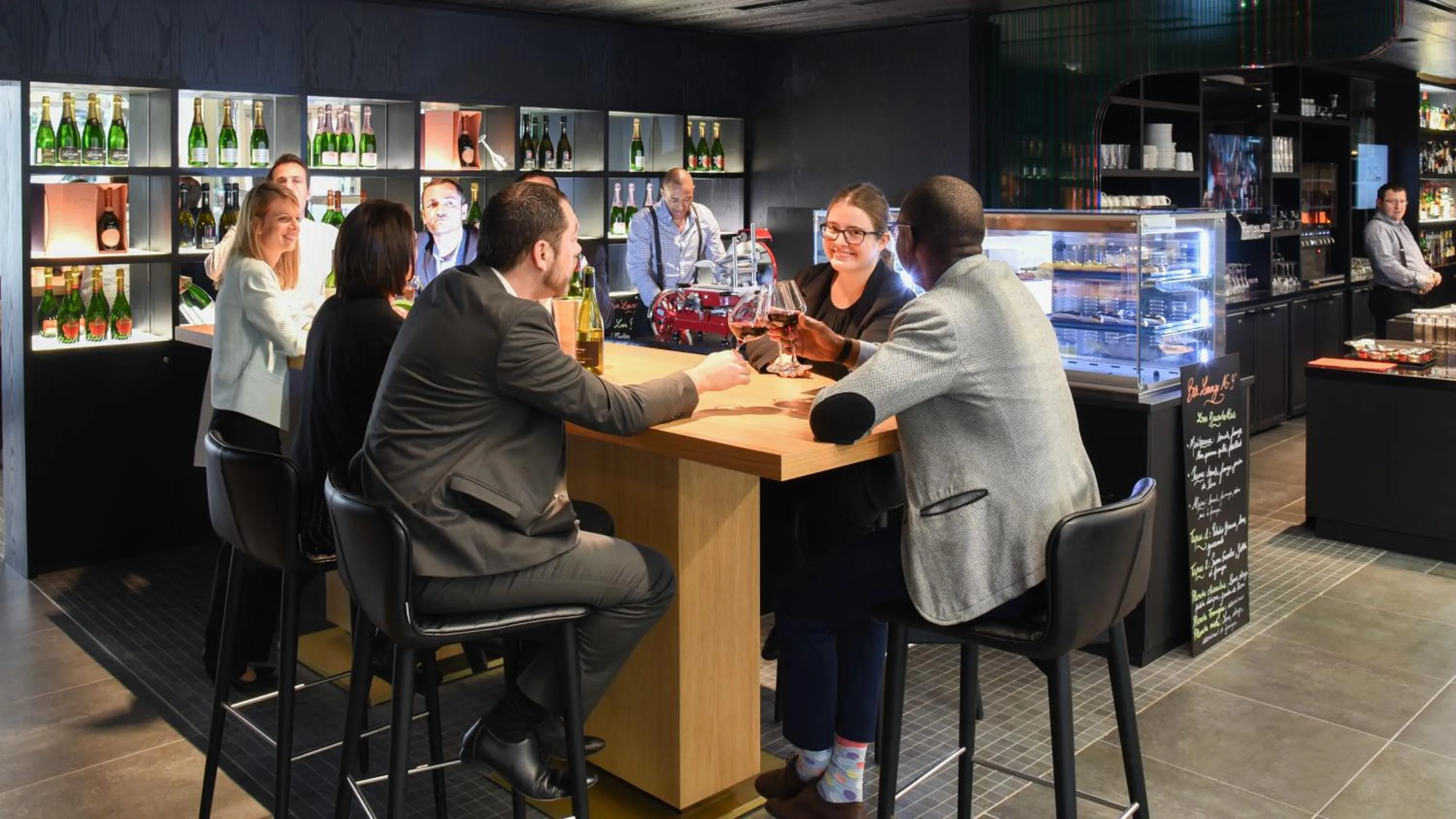 Restaurant/places to eat in AppartHotel Mercure Paris Boulogne