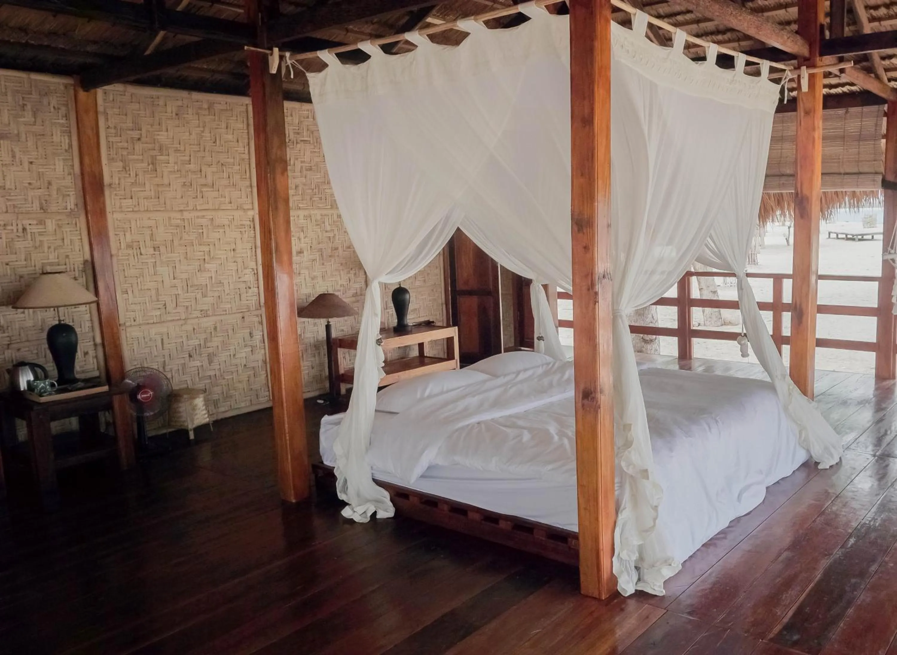 Costa Beach Resort & Club