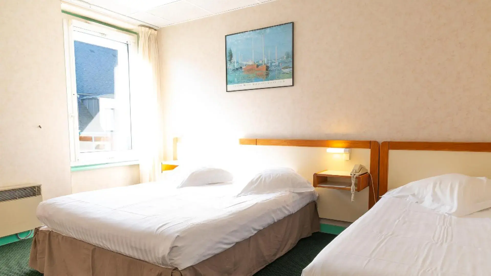 Triple Room in Les Bains de Mer Riviera Bretonne Triple Room in Les Bains de Mer Riviera Bretonne