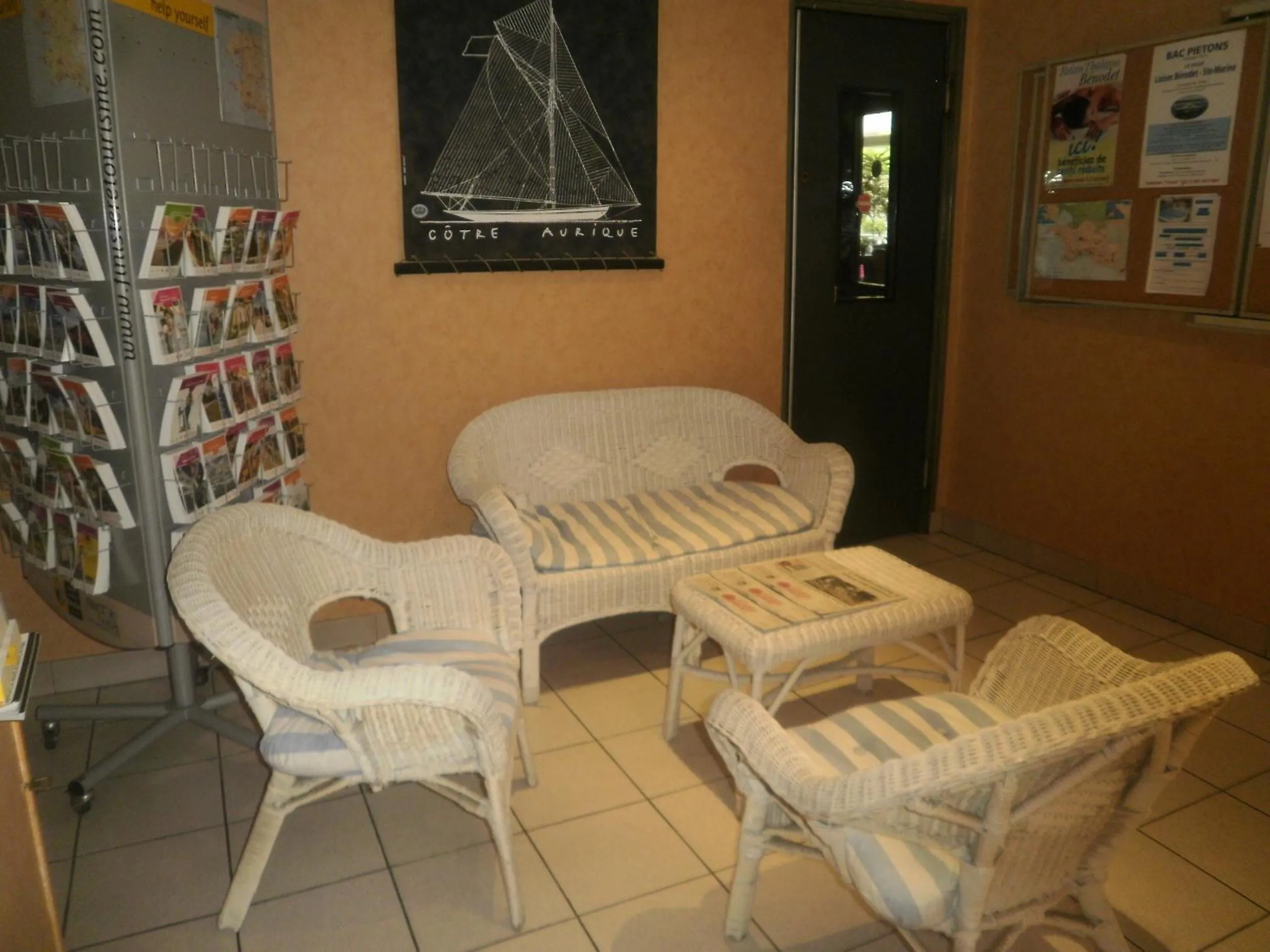 Lounge or bar in Les Bains de Mer Riviera Bretonne