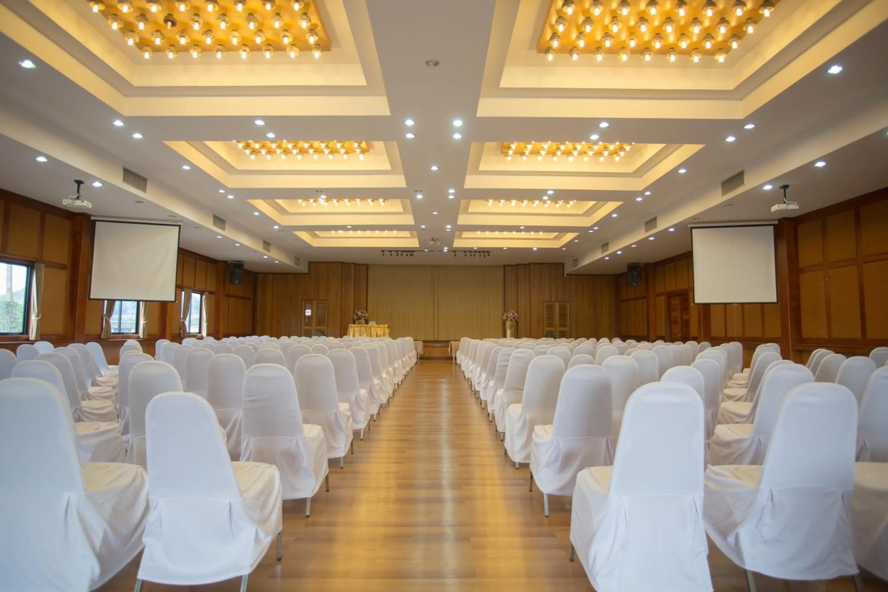 Meeting/conference room in 100 Islands Resort & Spa