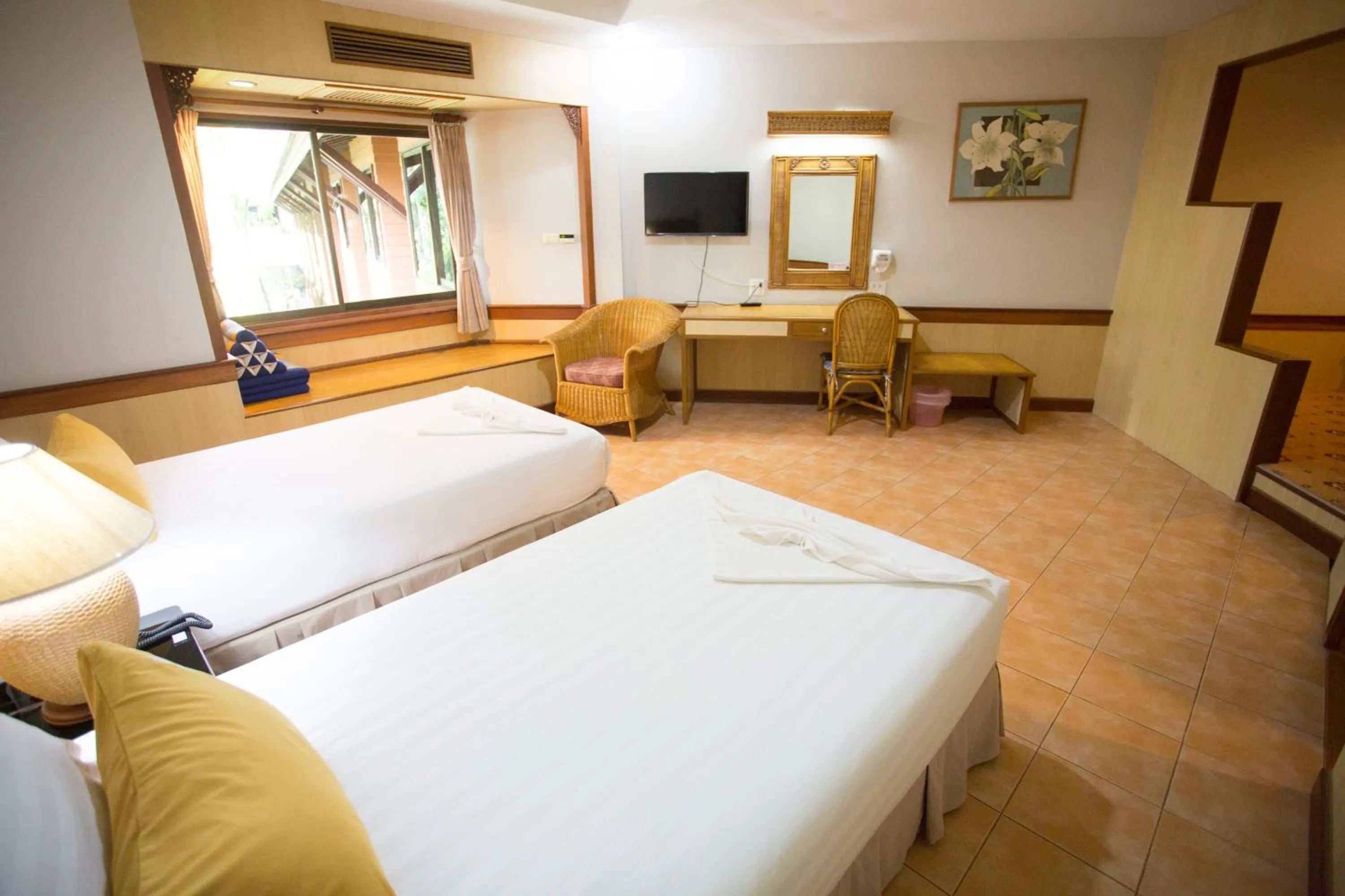 TV and multimedia, Bed in 100 Islands Resort & Spa