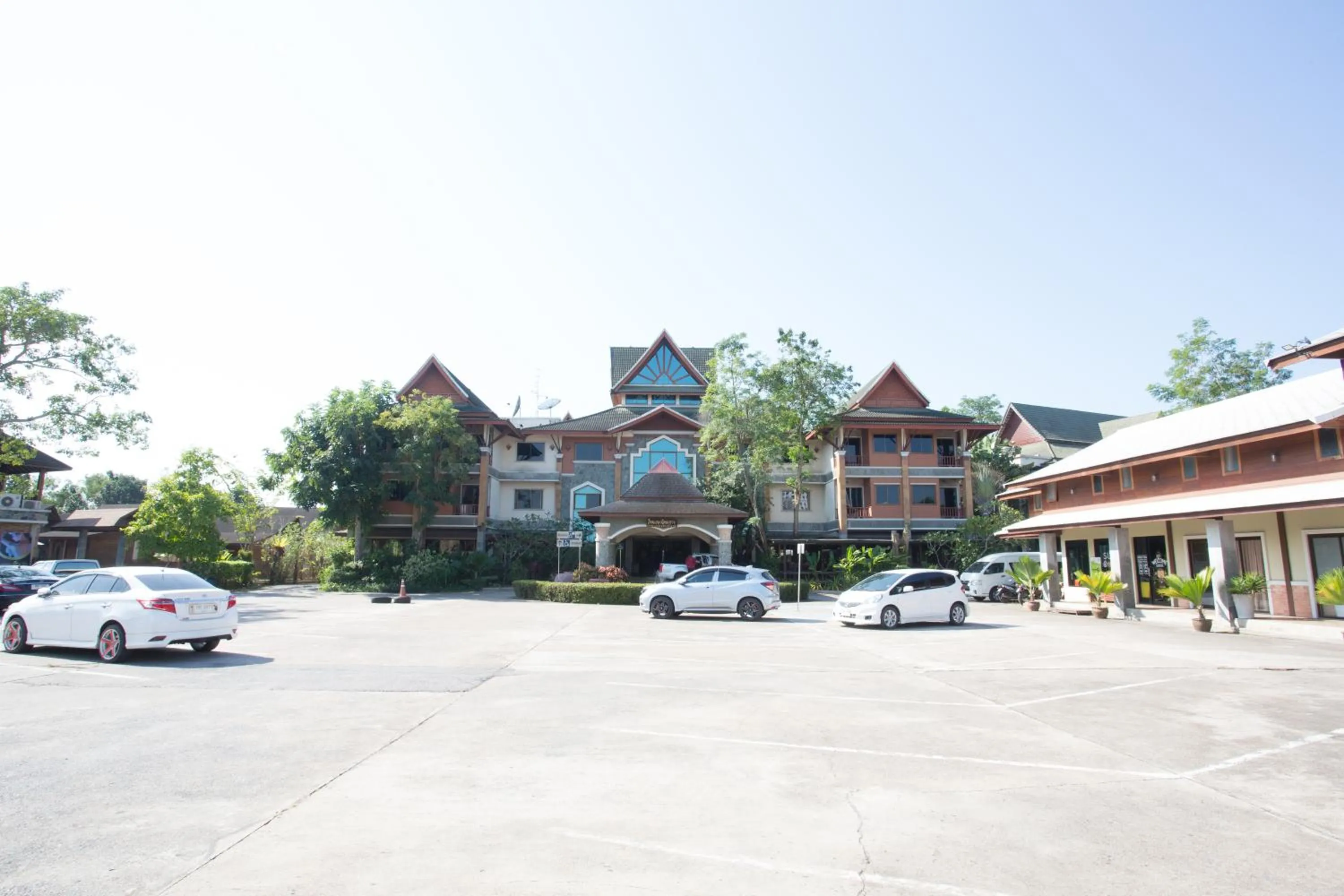 Parking in 100 Islands Resort & Spa