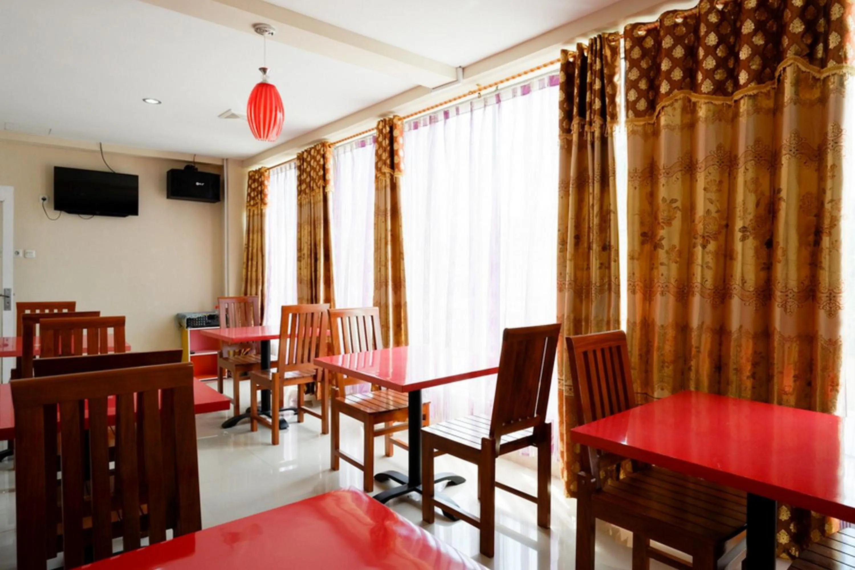 RedDoorz @ Hotel Grand Aulia Majene