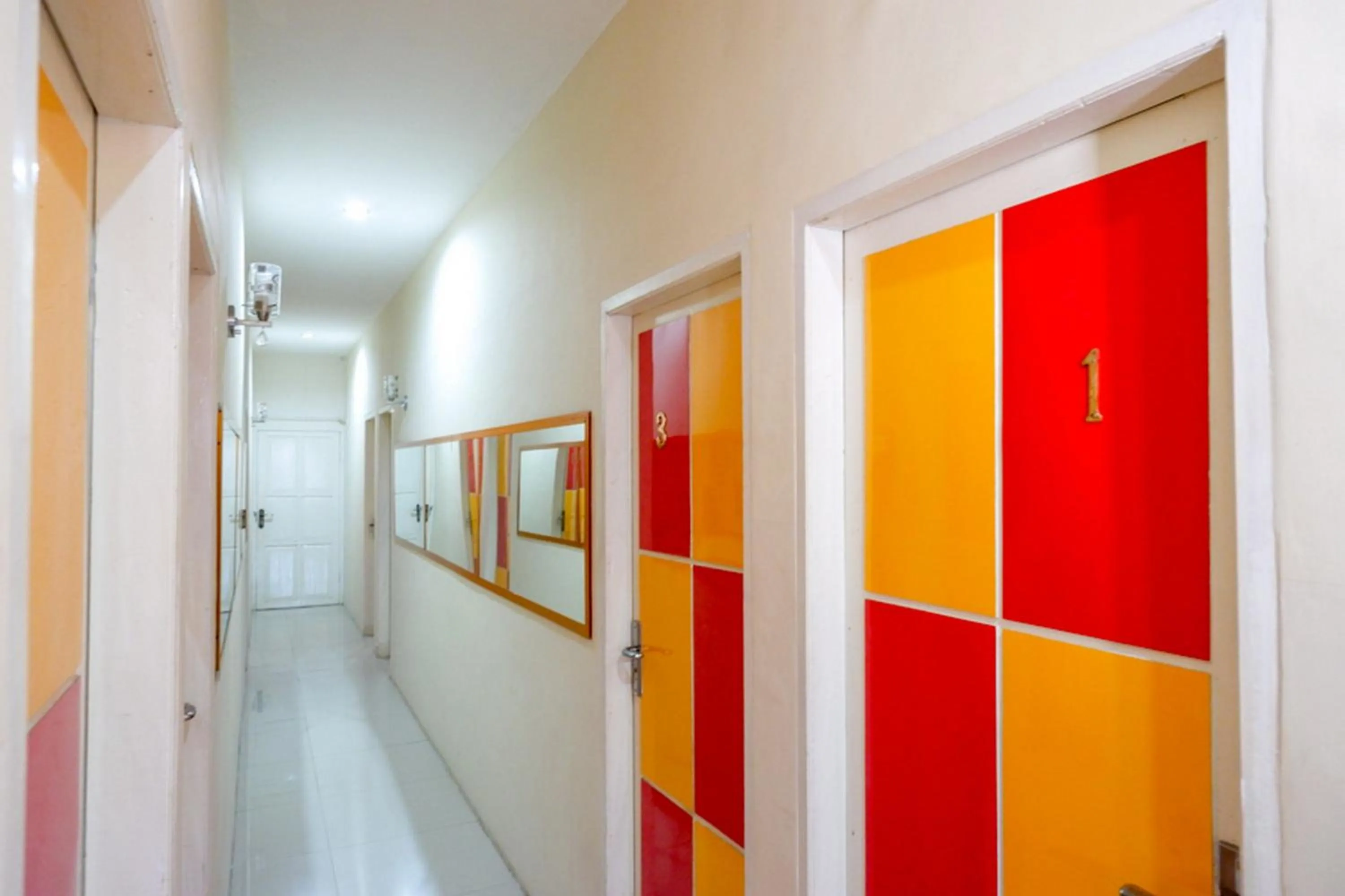 RedDoorz @ Hotel Grand Aulia Majene