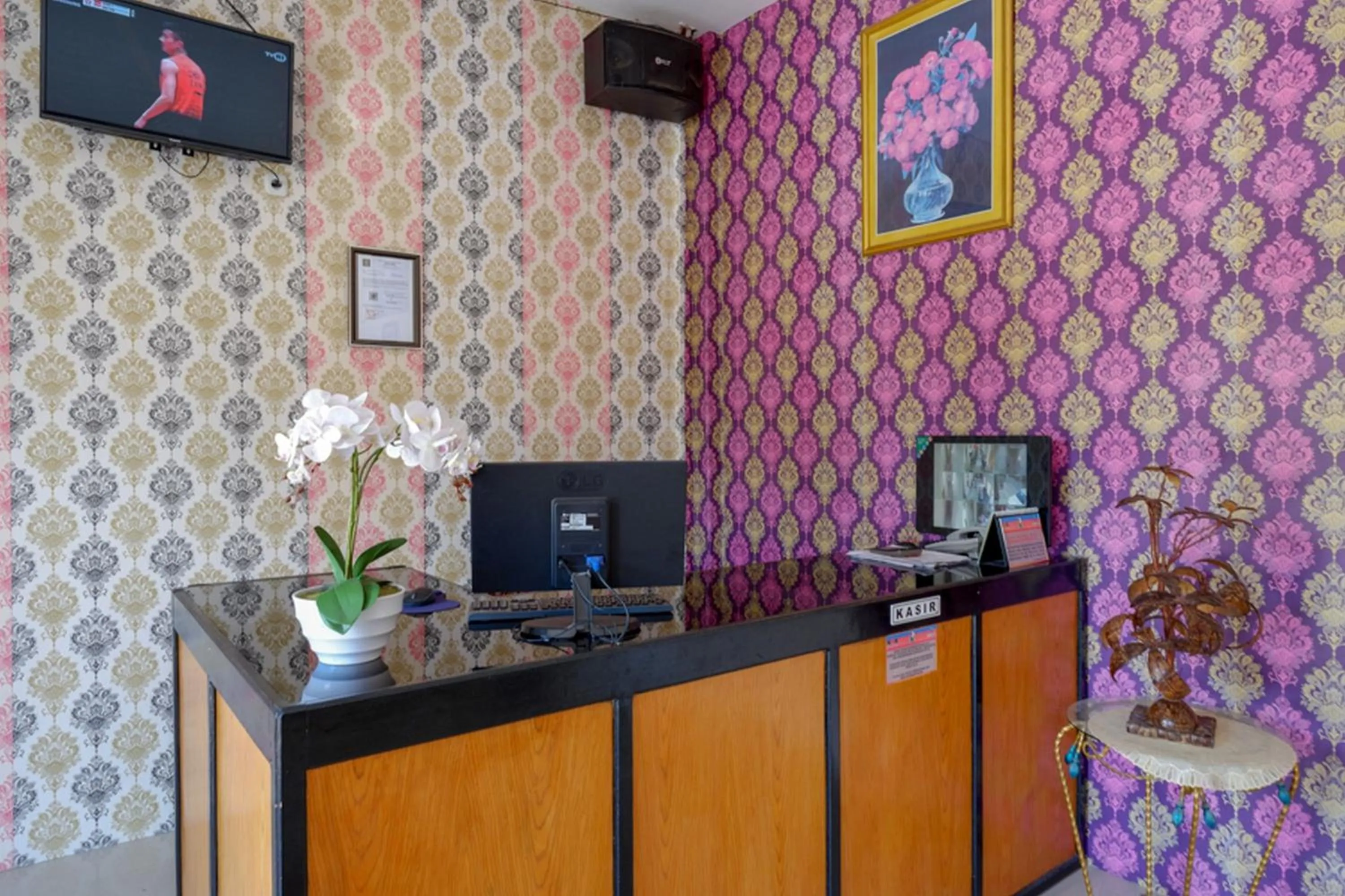 RedDoorz @ Hotel Grand Aulia Majene