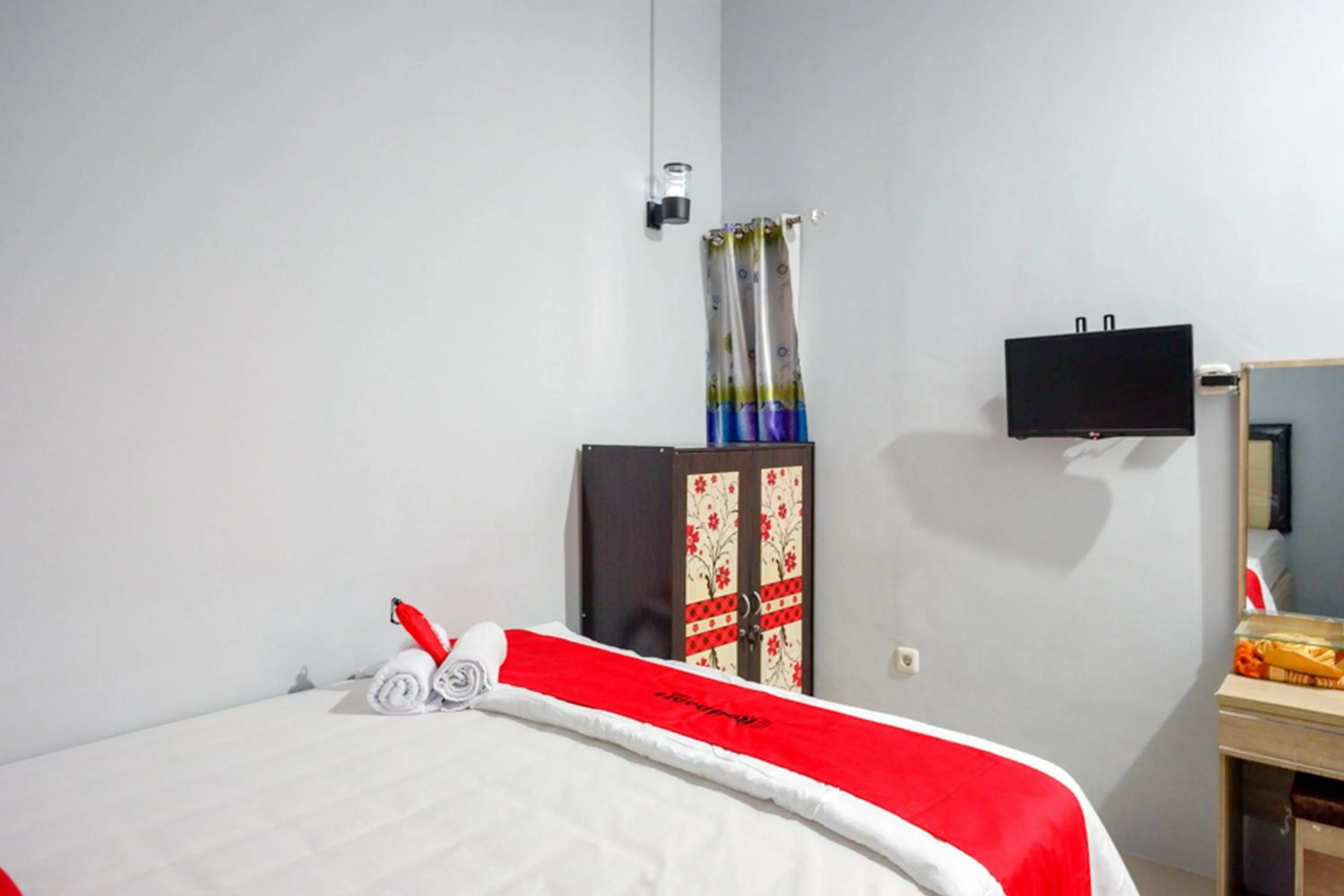 RedDoorz @ Hotel Grand Aulia Majene