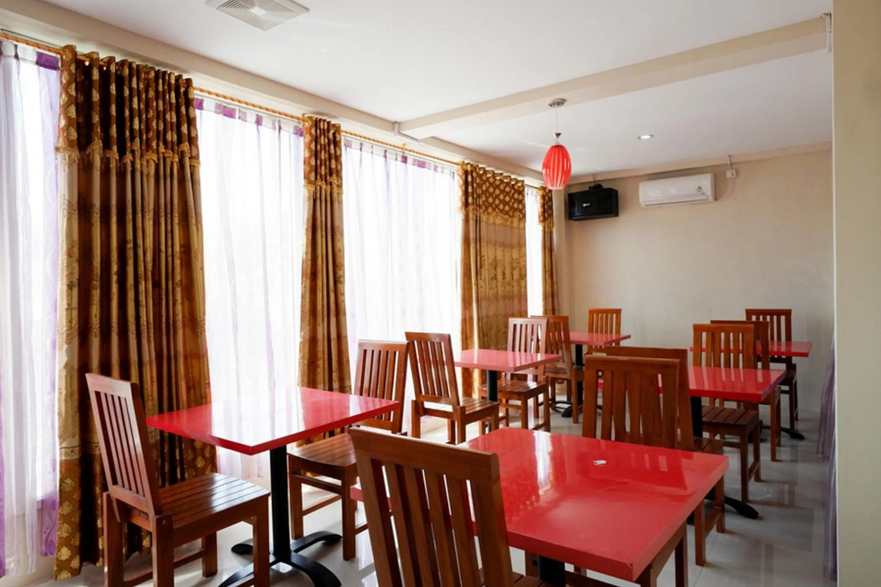 RedDoorz @ Hotel Grand Aulia Majene