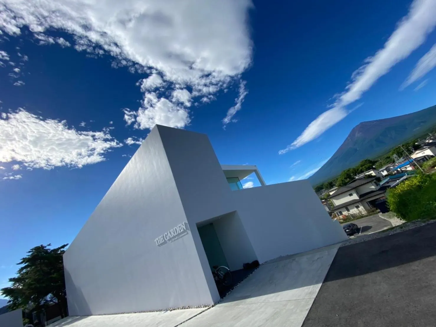 Property building in THE GARDEN