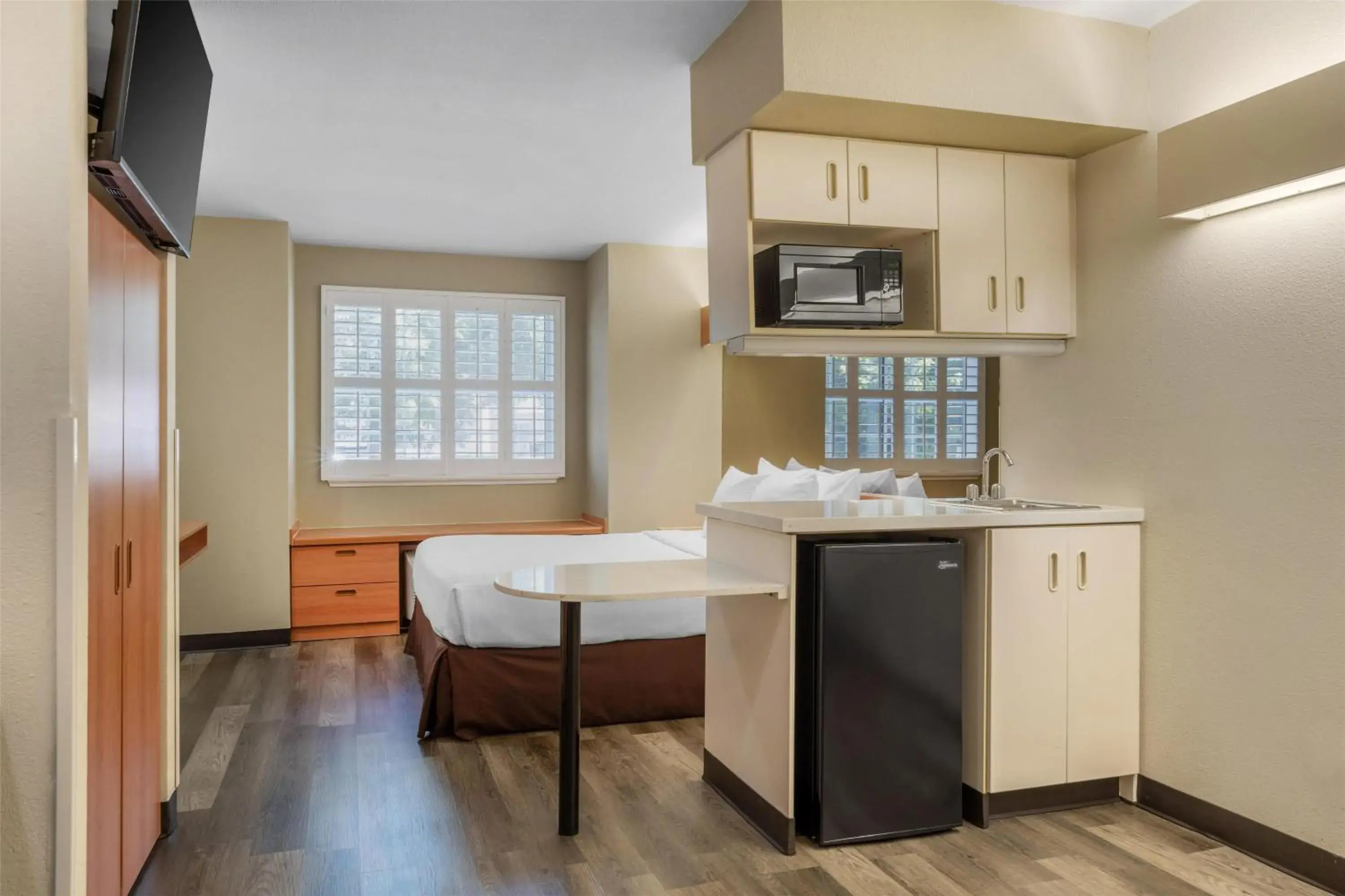 Queen Suite - Non-Smoking in SureStay by Best Western Sacramento South Natomas Queen Suite - Non-Smoking in SureStay by Best Western Sacramento South Natomas