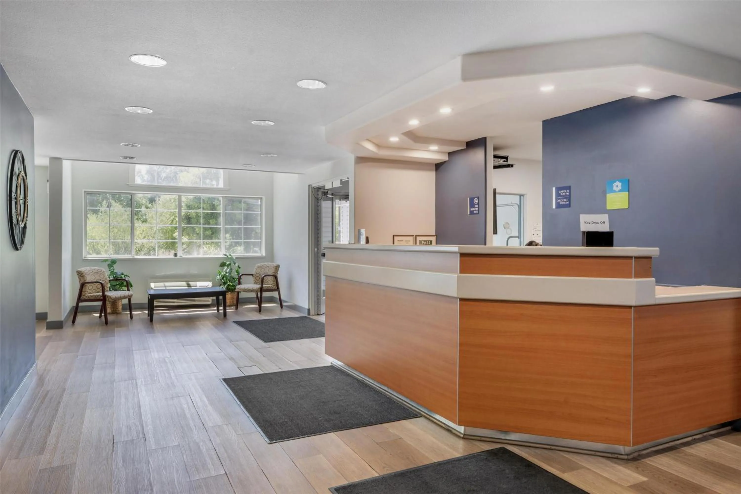 Lobby or reception in SureStay by Best Western Sacramento South Natomas