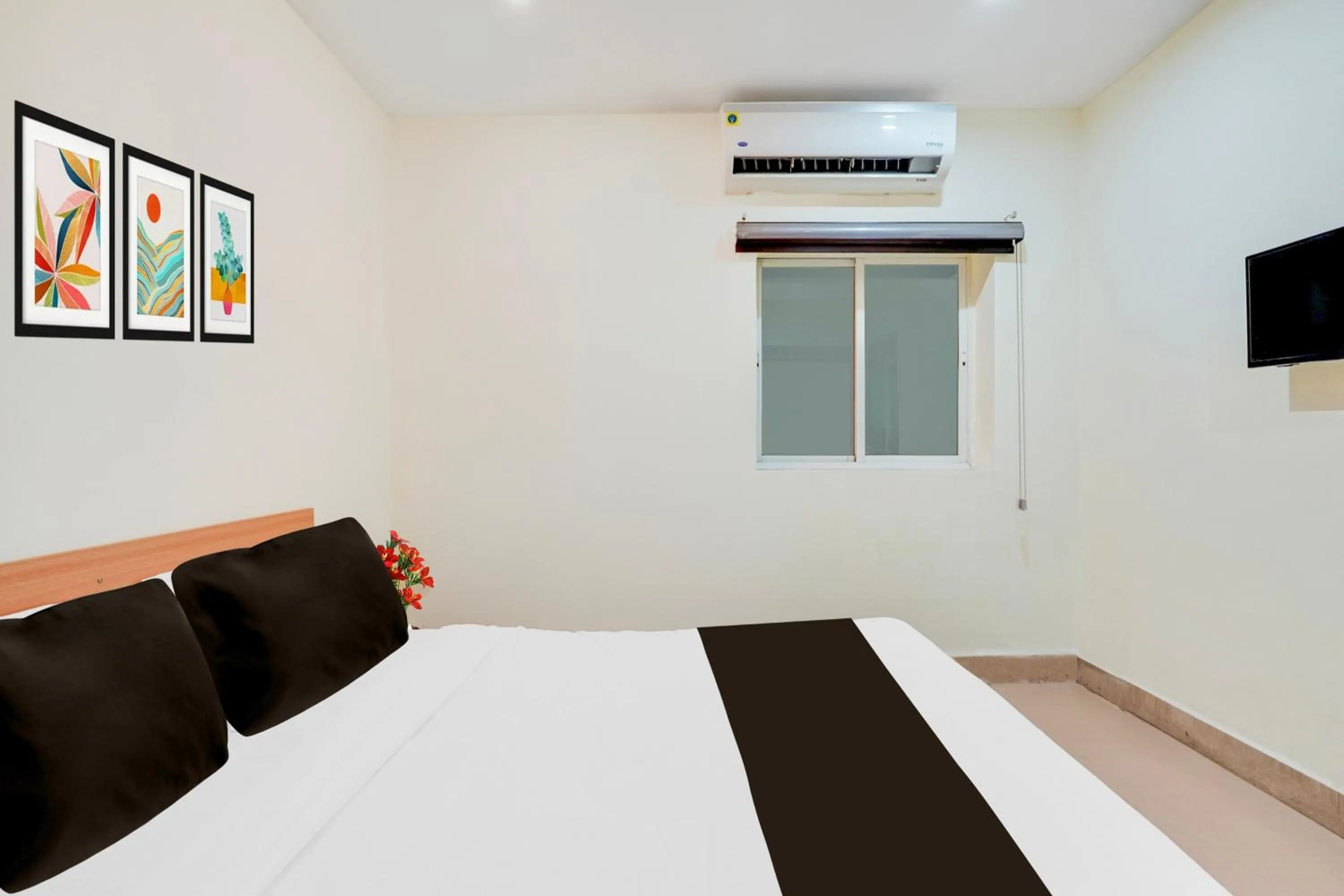 Bedroom, Bed in Super Hotel O Upper Bazar formerly RR Residency