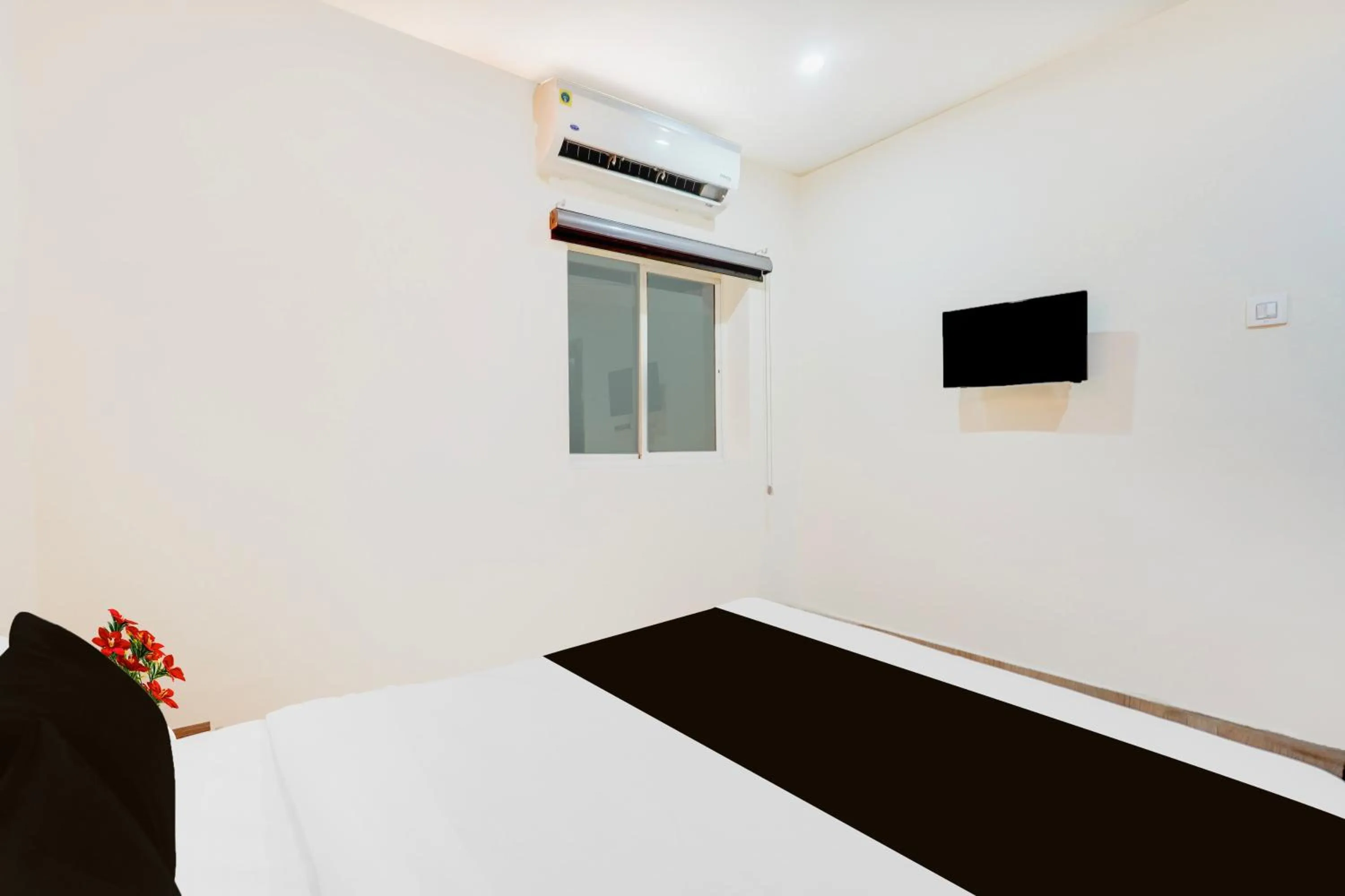 Bedroom, Bed in Super Hotel O Upper Bazar formerly RR Residency