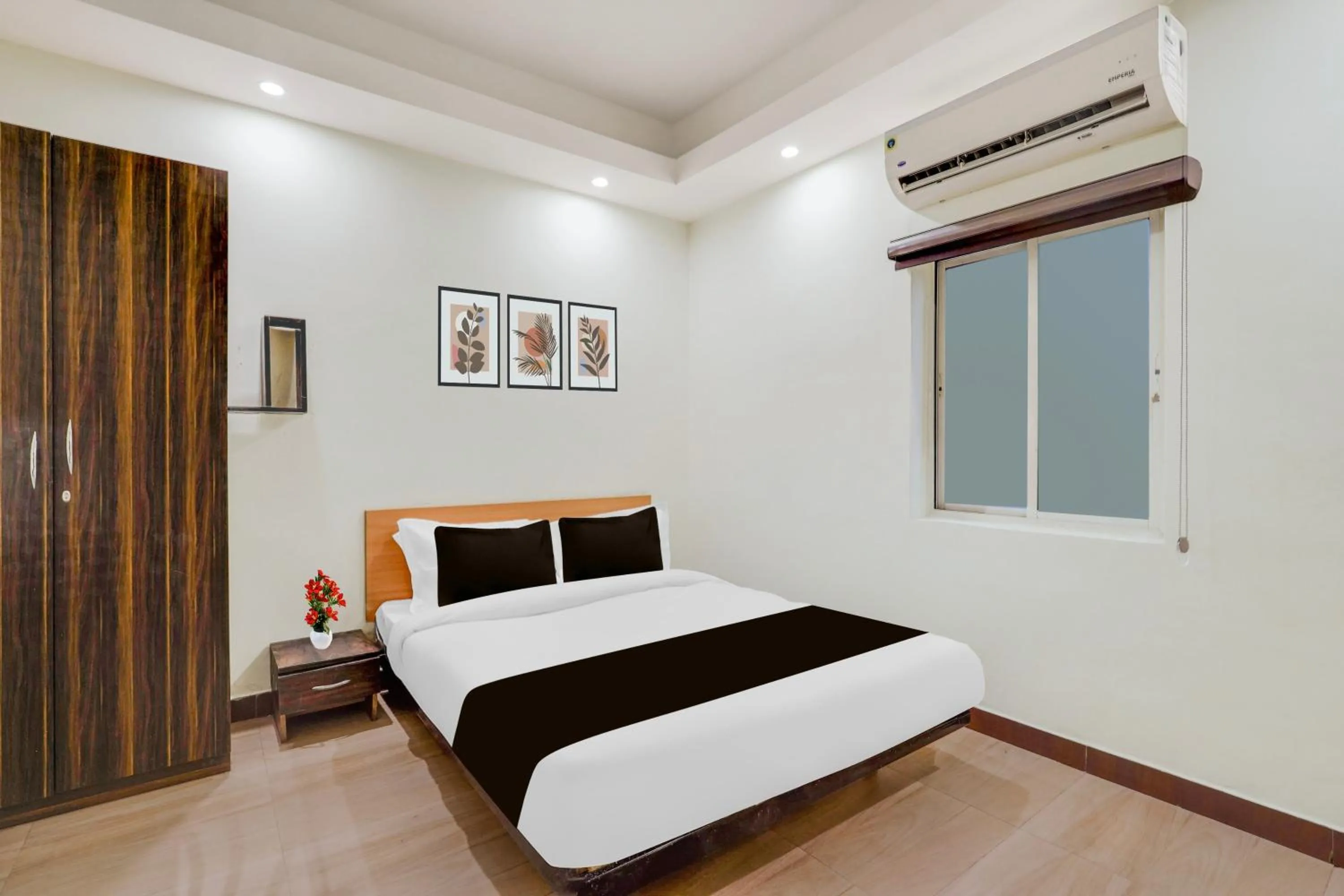 Bedroom, Bed in Super Hotel O Upper Bazar formerly RR Residency