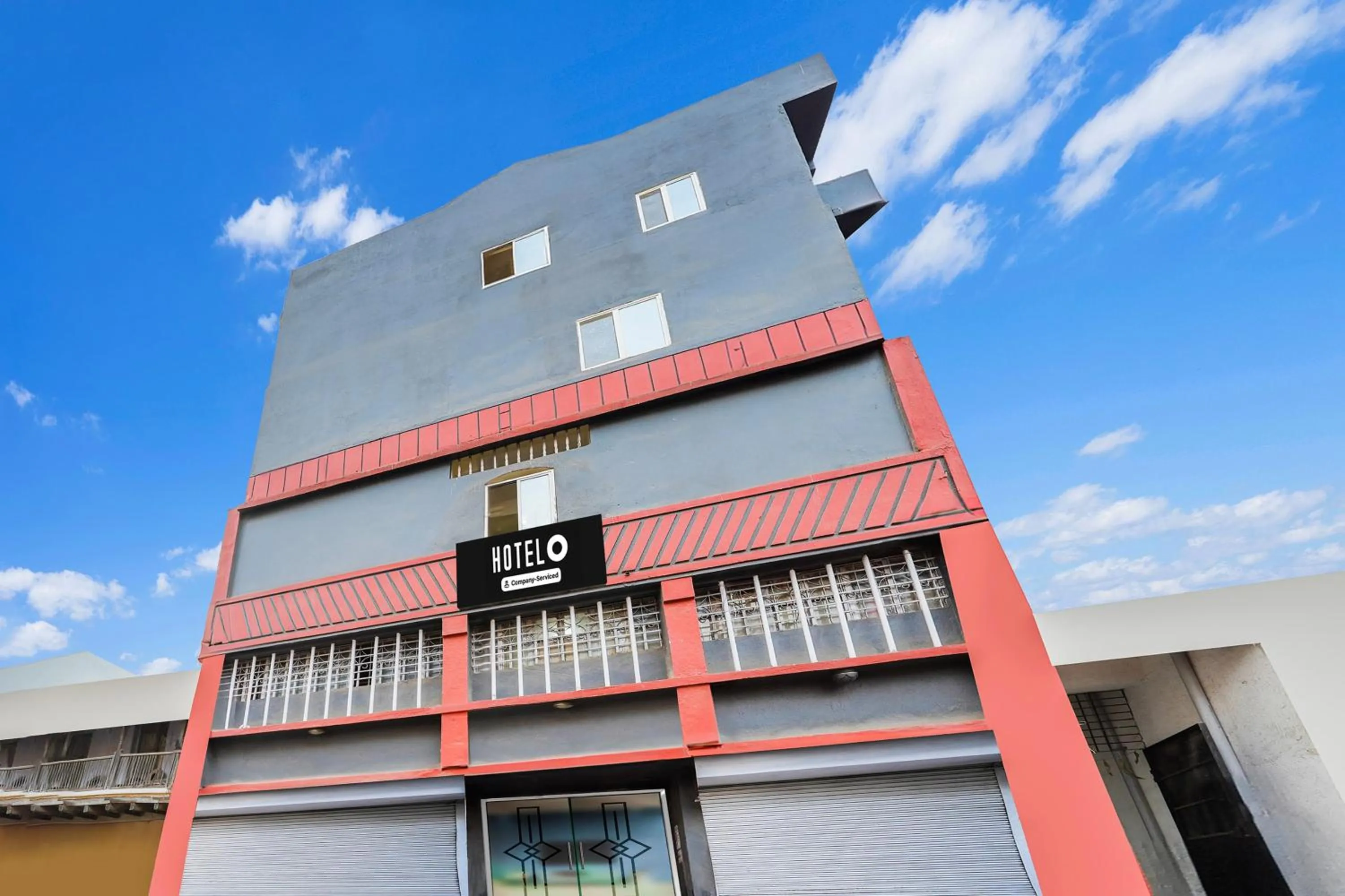 Facade/entrance in Super Hotel O Upper Bazar formerly RR Residency