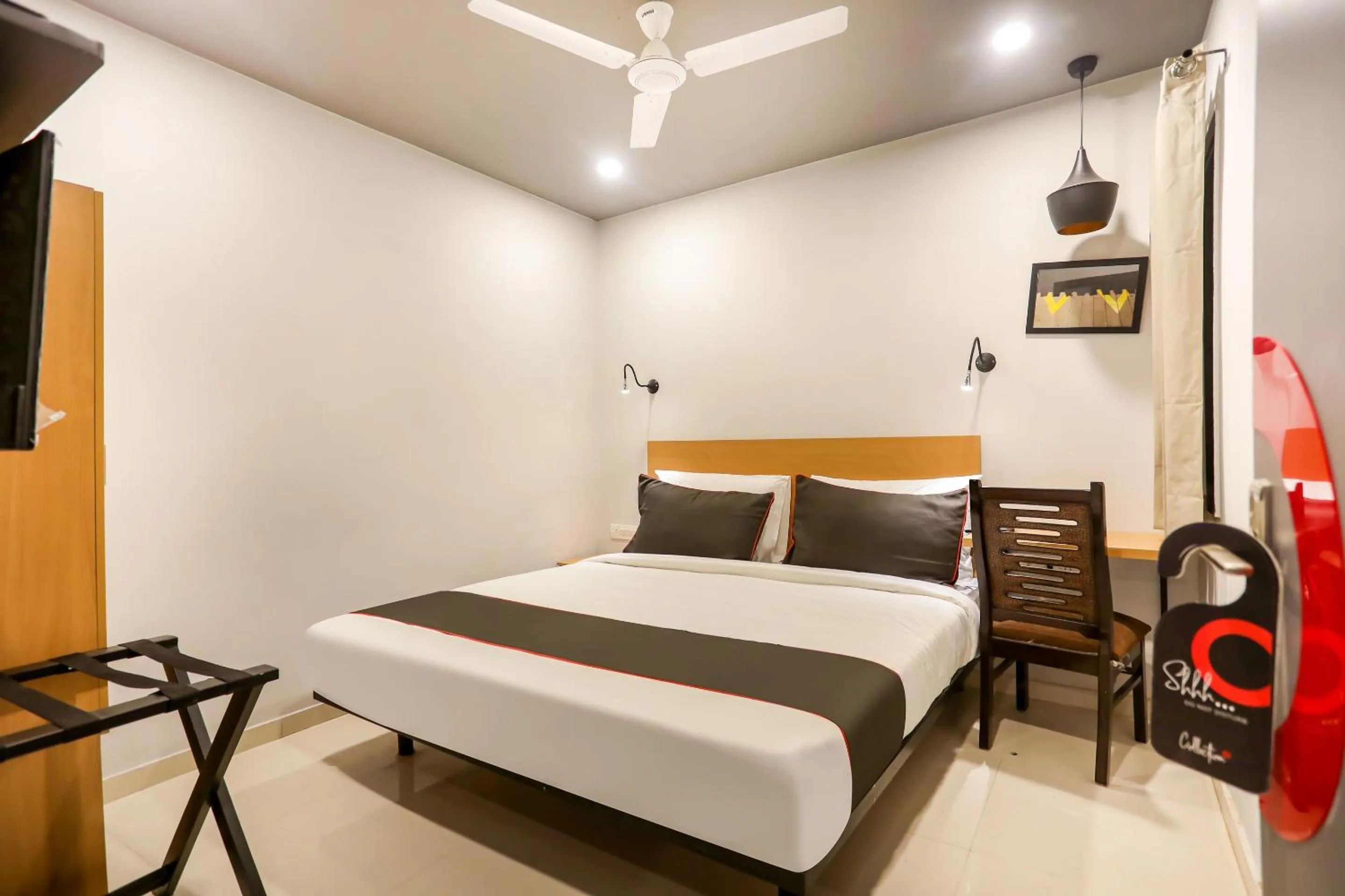 Bedroom, Bed in Collection O Le Noida Hotel Near Sector 76 Metro Station