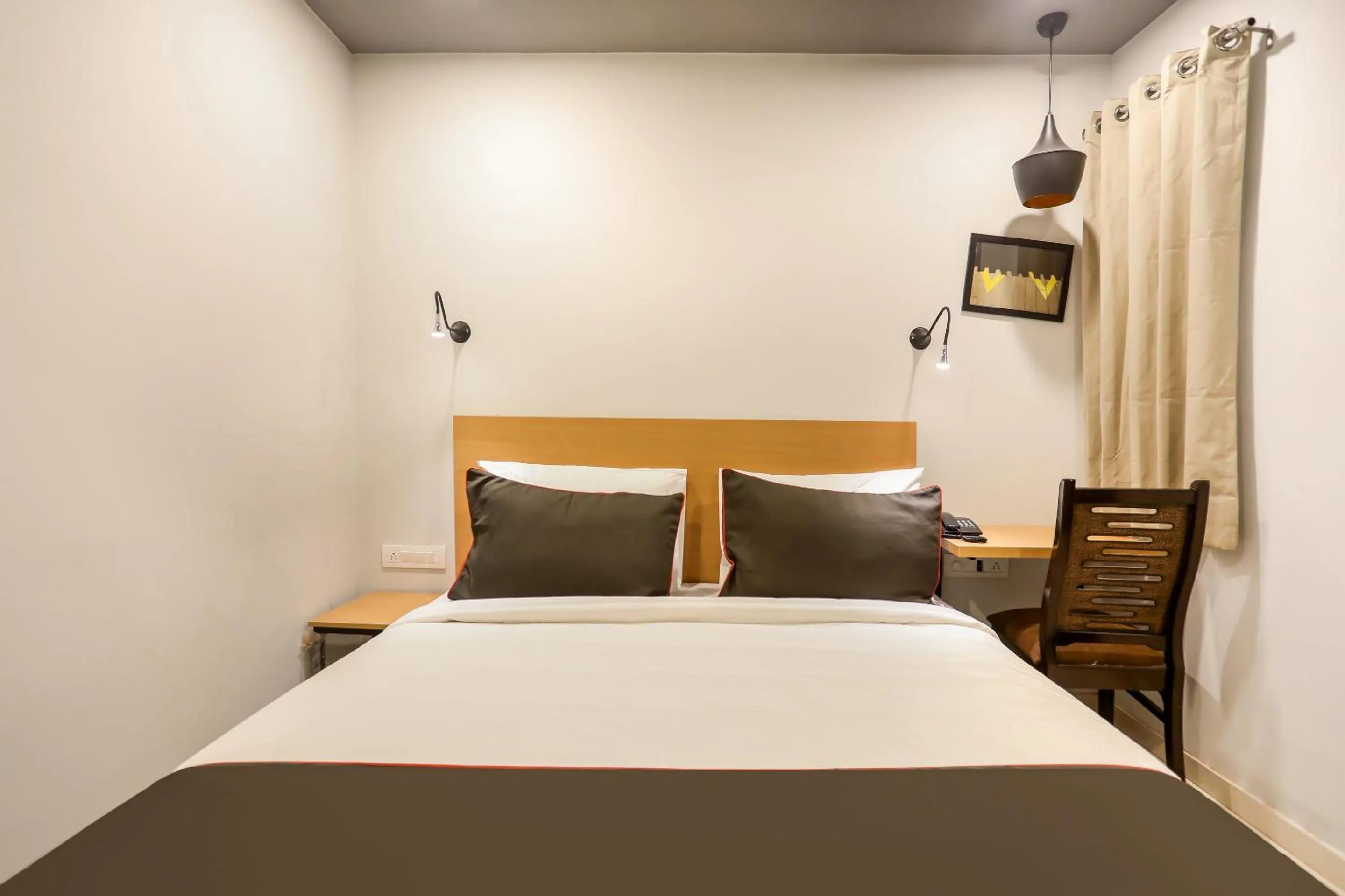 Lobby or reception, Bed in Collection O Le Noida Hotel Near Sector 76 Metro Station