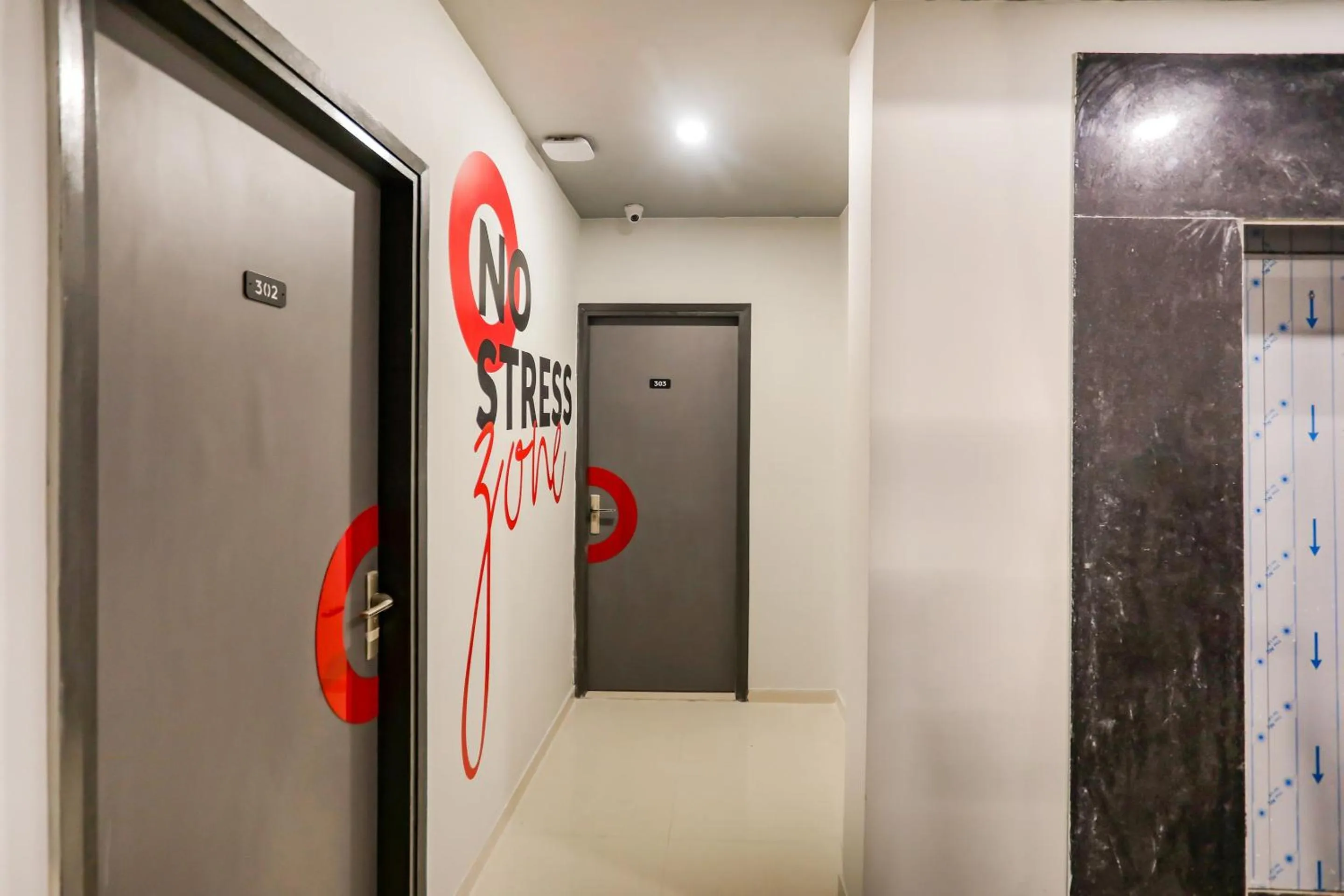 Lobby or reception in Collection O Le Noida Hotel Near Sector 76 Metro Station