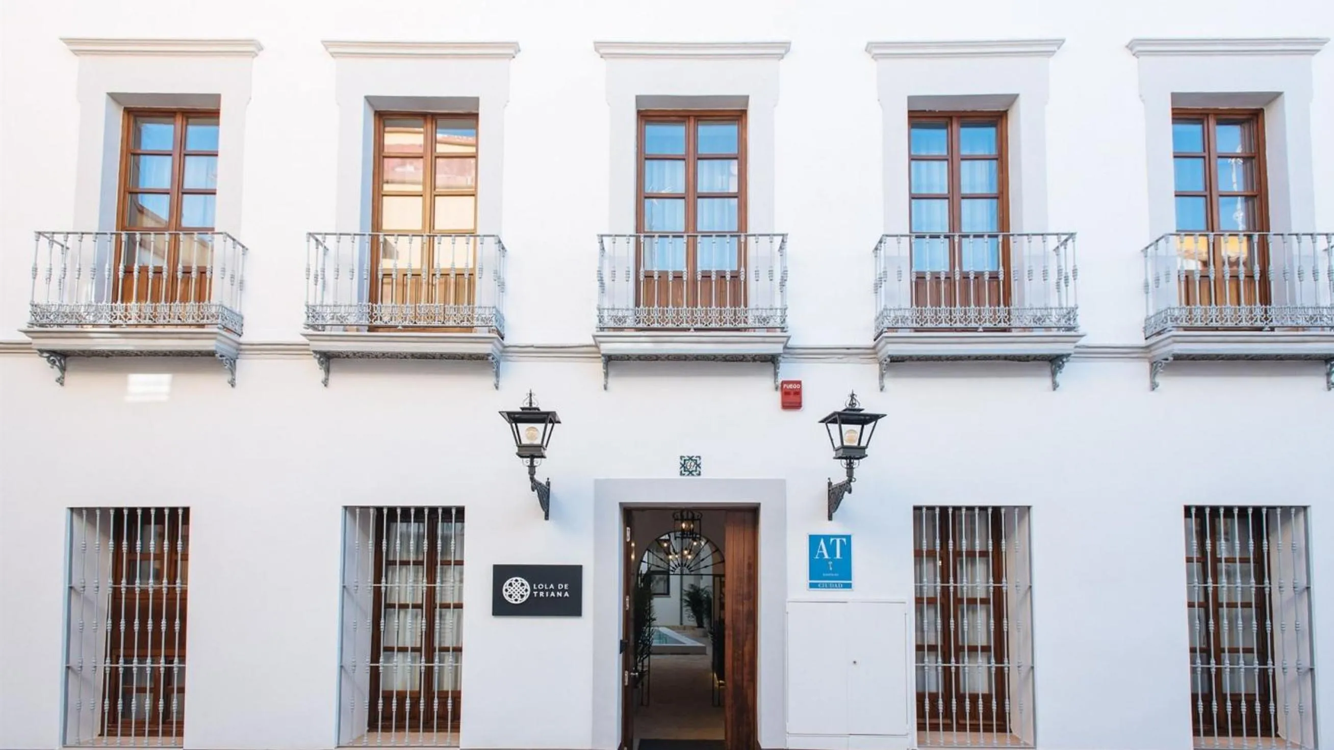 Property building in Lola de Triana Apartments