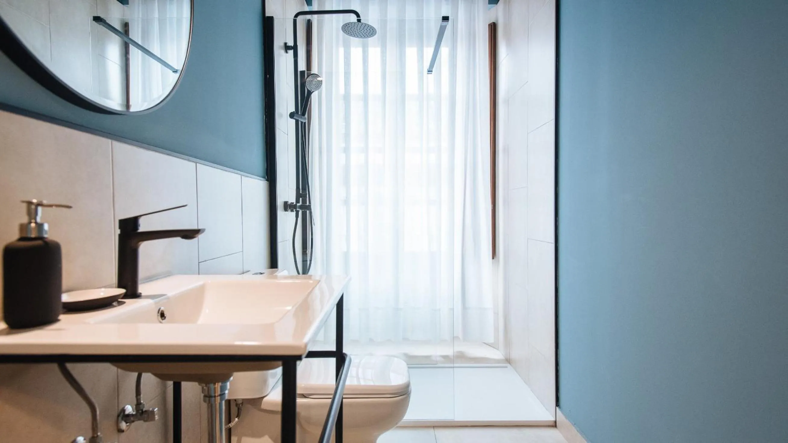 Bathroom in Lola de Triana Apartments