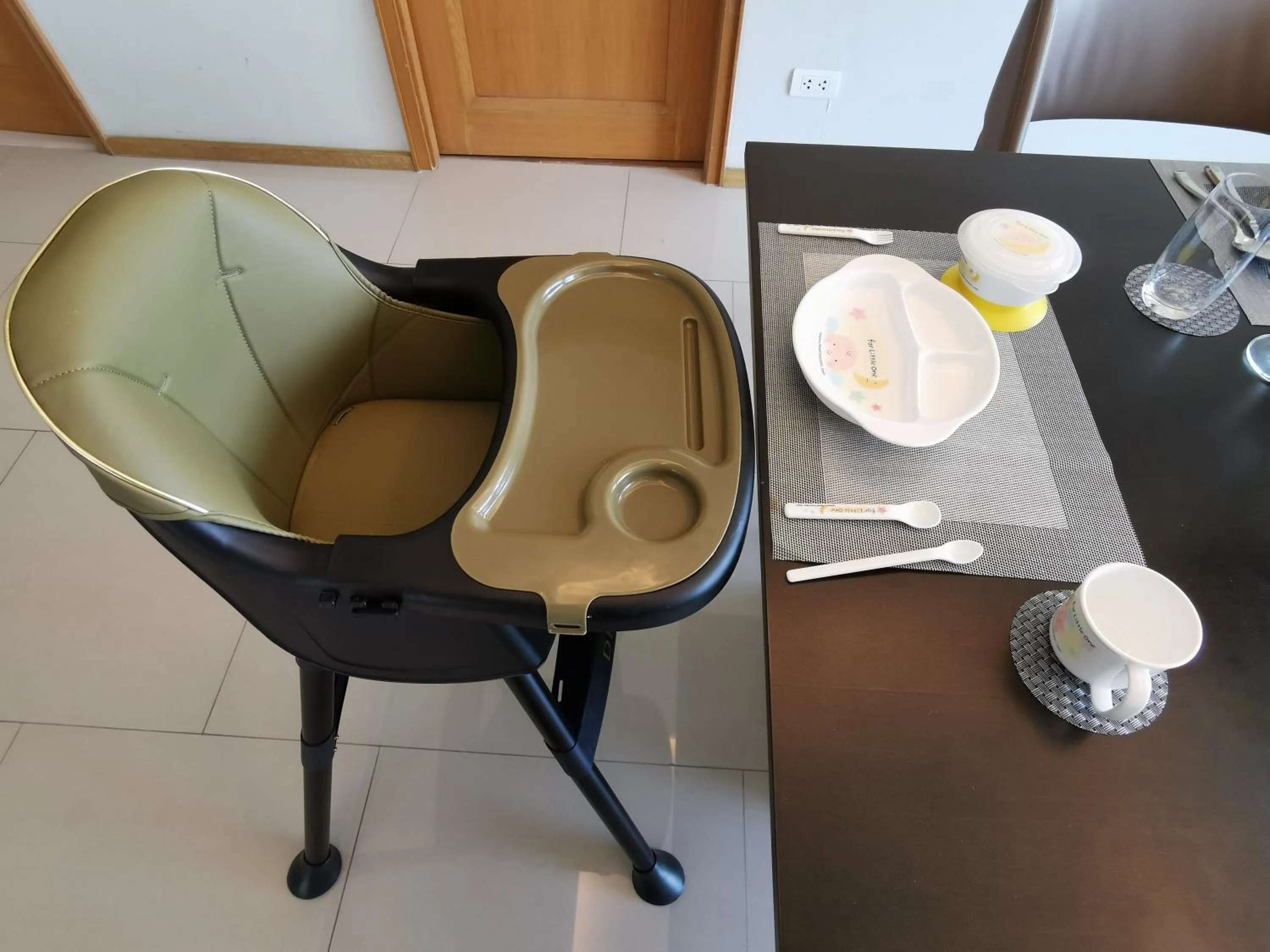 Dining area in North Park Serviced Apartment Bangkok