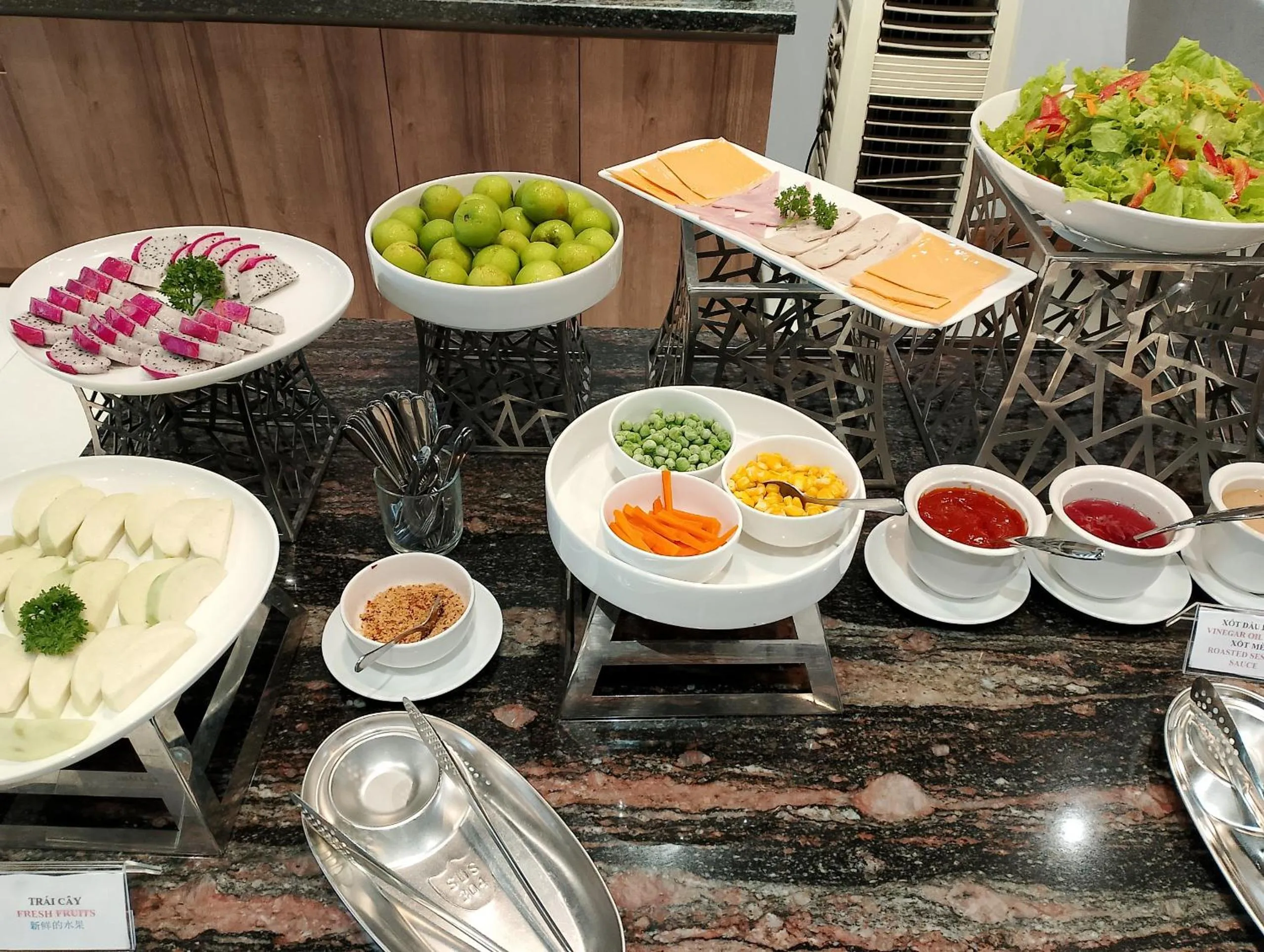 Food in Thanh Long Hotel - Bach Dang