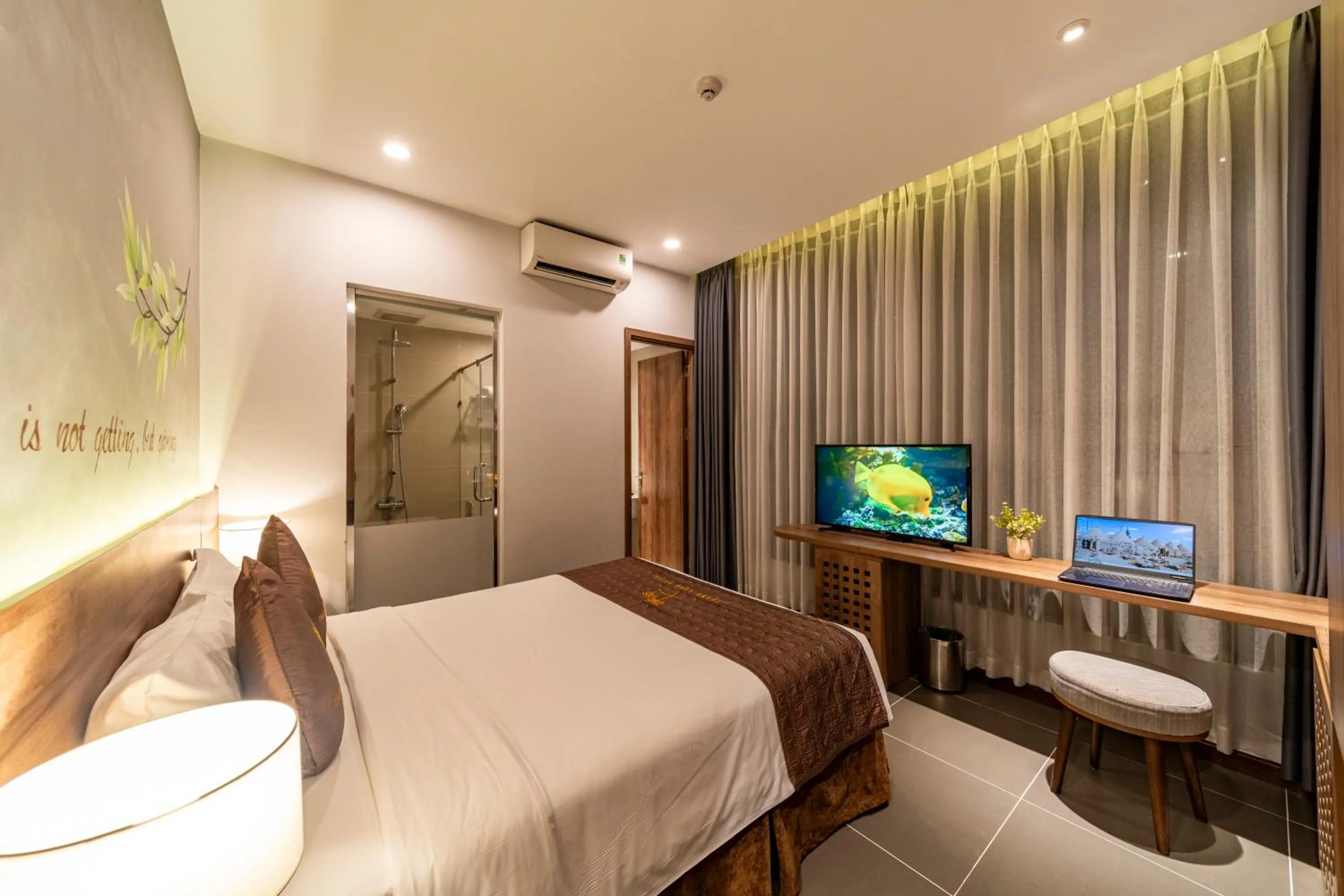 TV and multimedia, Bed in Thanh Long Hotel - Bach Dang