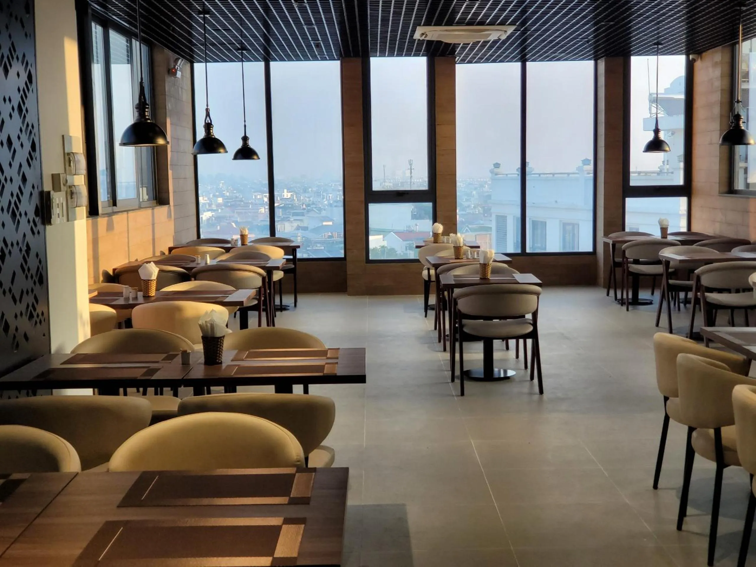 Restaurant/places to eat in Thanh Long Hotel - Bach Dang