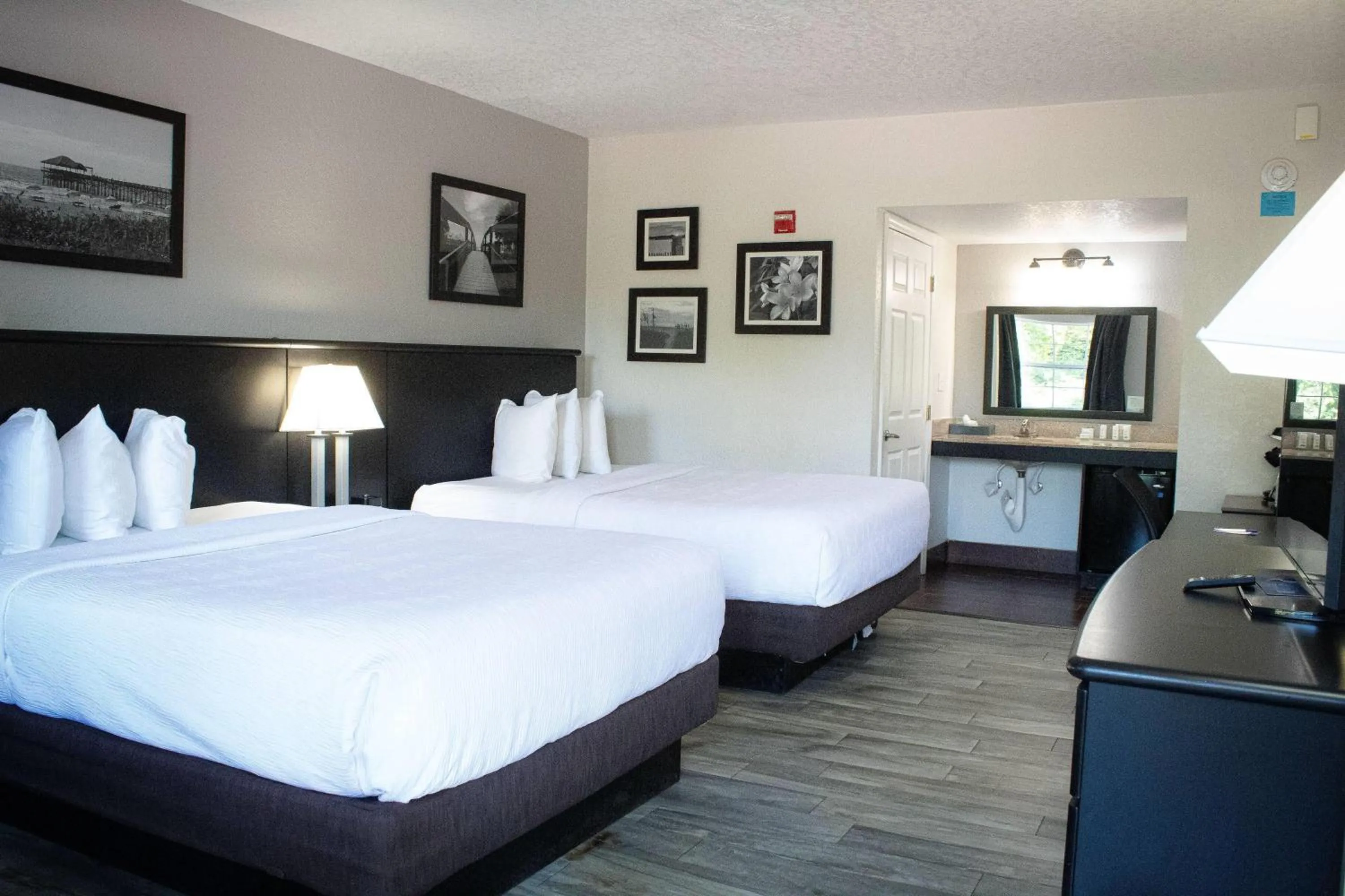 Photo of the whole room, Bed in La Quinta Inn by Wyndham Cocoa Beach-Port Canaveral