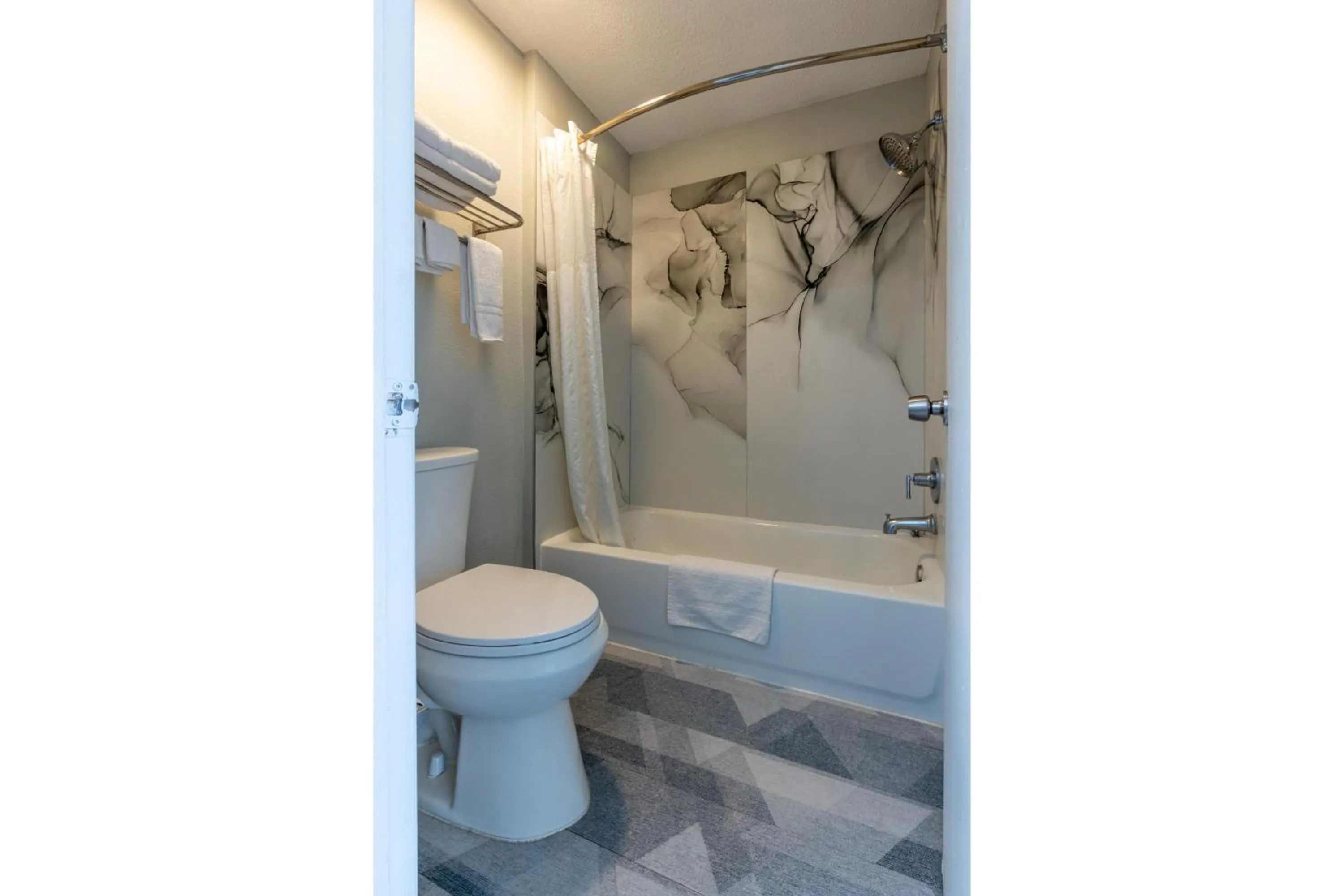 Bathroom in Freer Executive inn and Studios