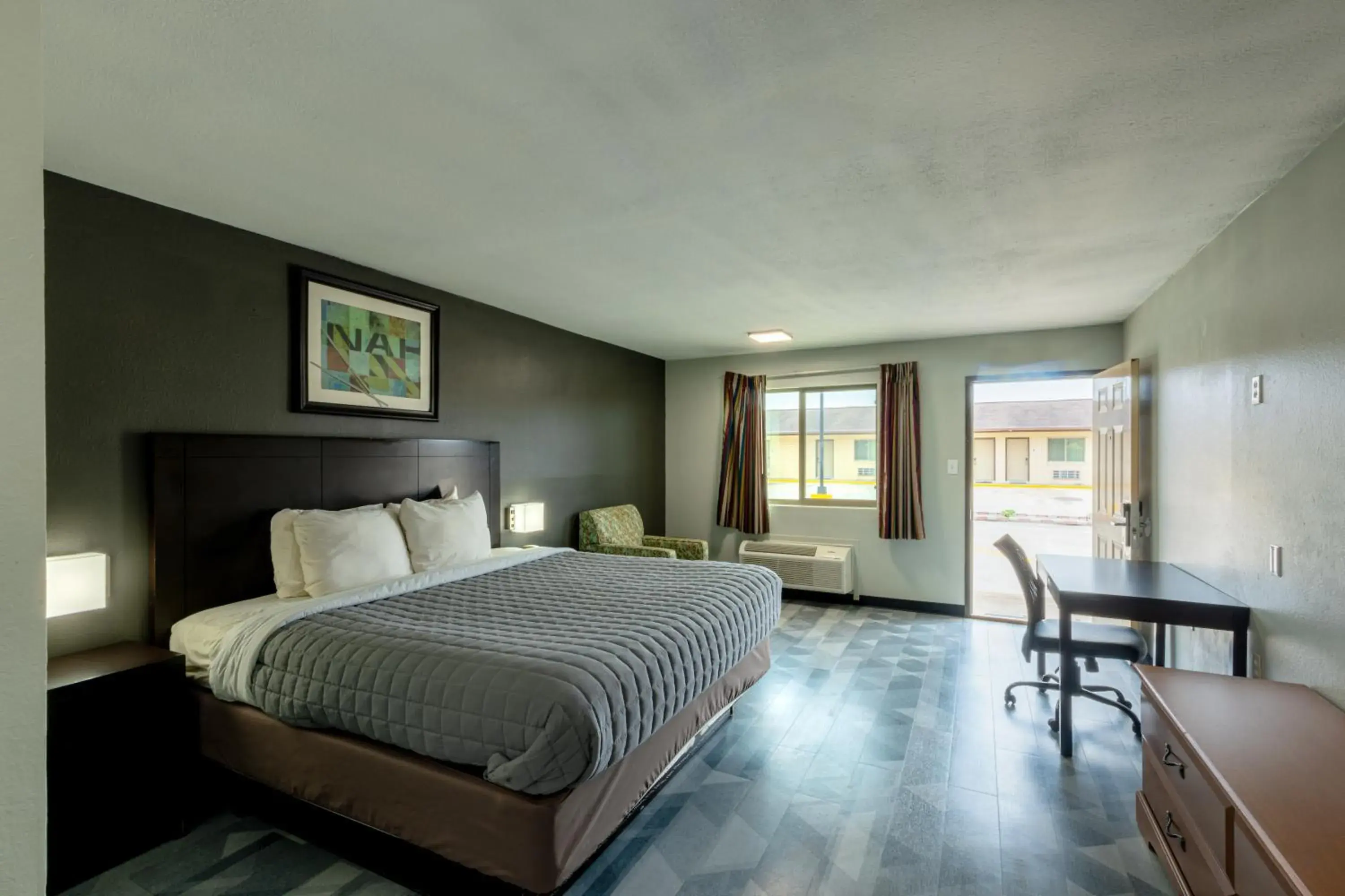 King Bed with Kitchenette Non-Smoking in Freer Executive inn and Studios King Bed with Kitchenette Non-Smoking in Freer Executive inn and Studios