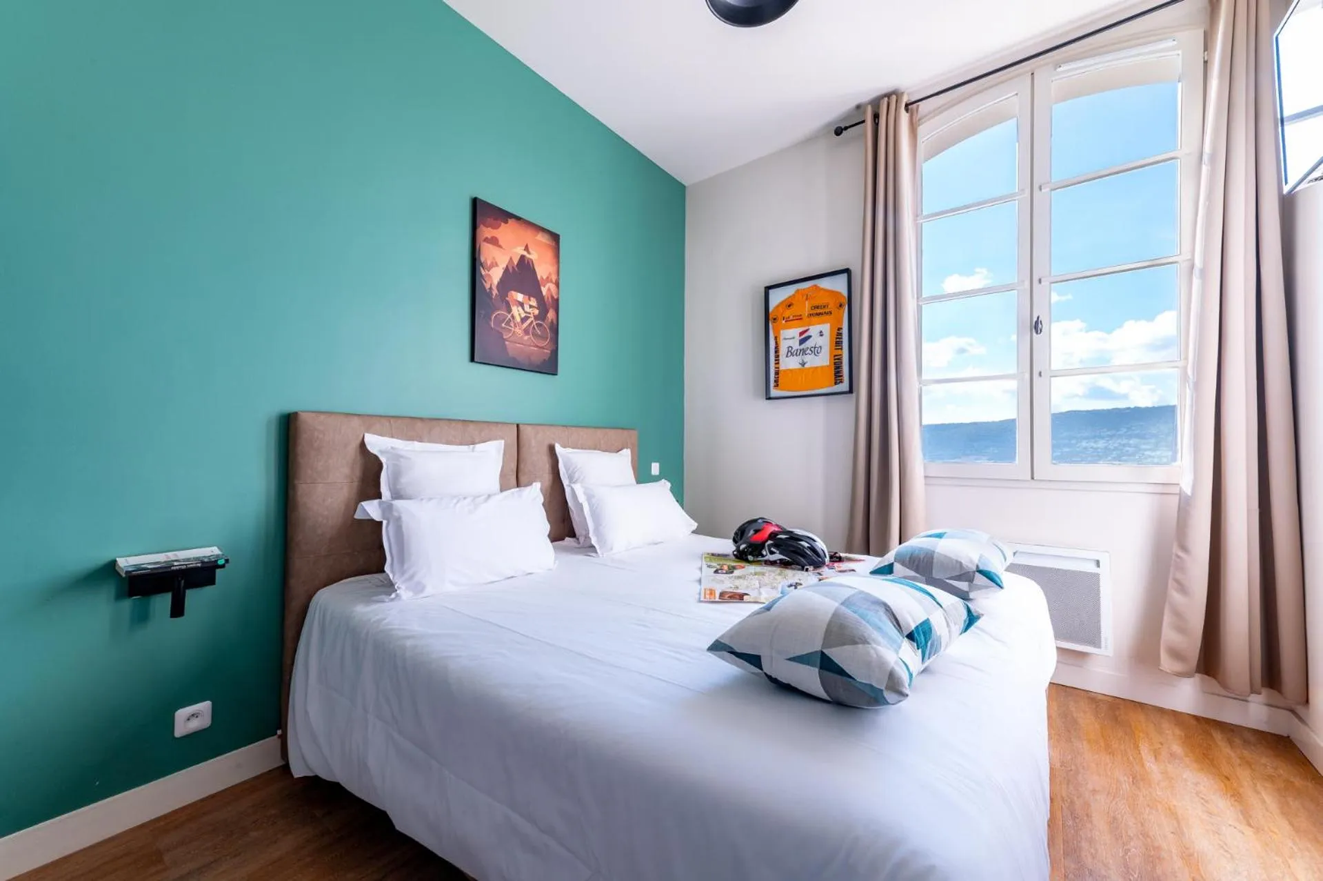 Bedroom, Bed in Le Nesk Ventoux - Hotel