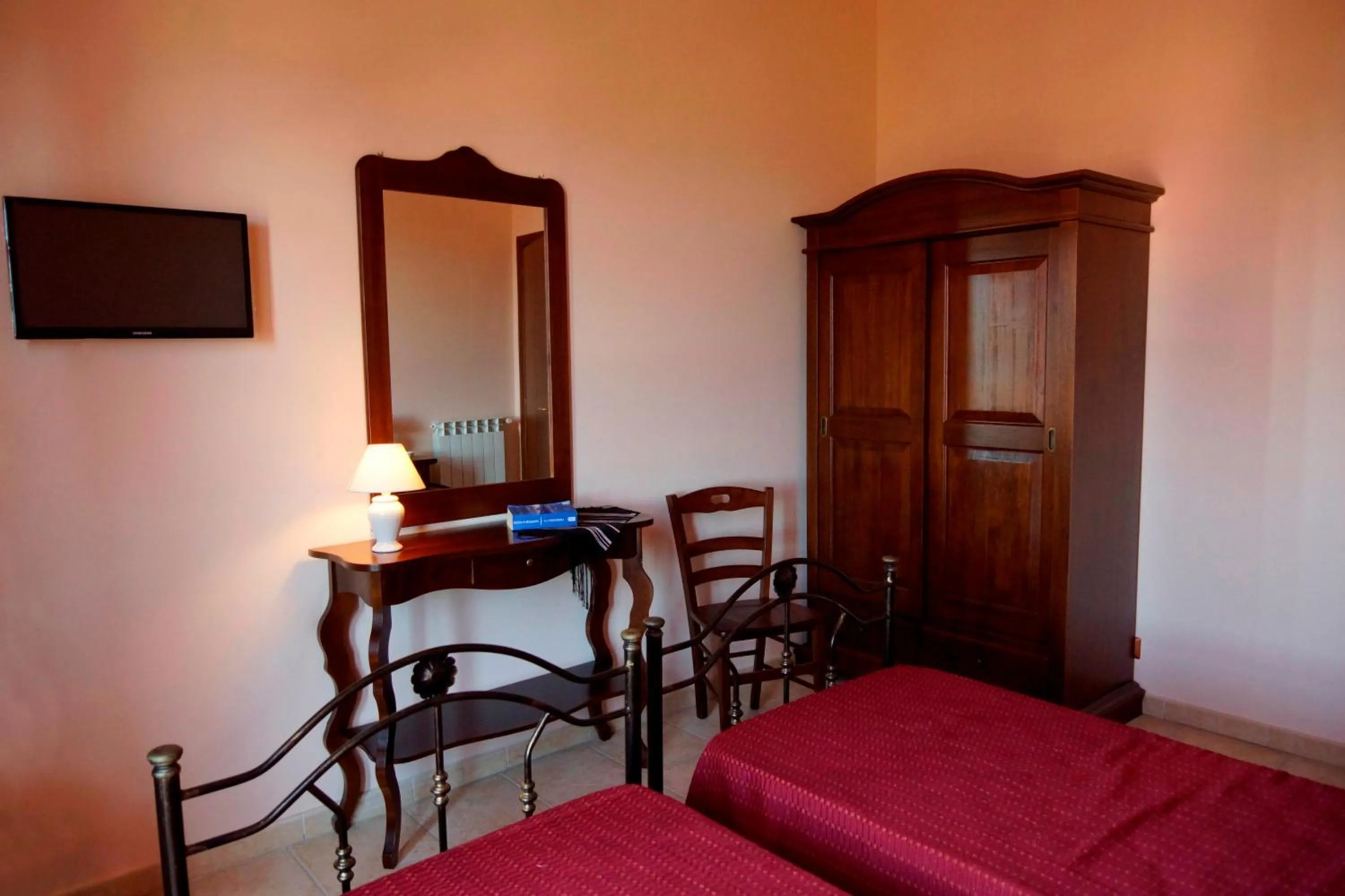 Photo of the whole room, Bed in La Casa Di Mirò