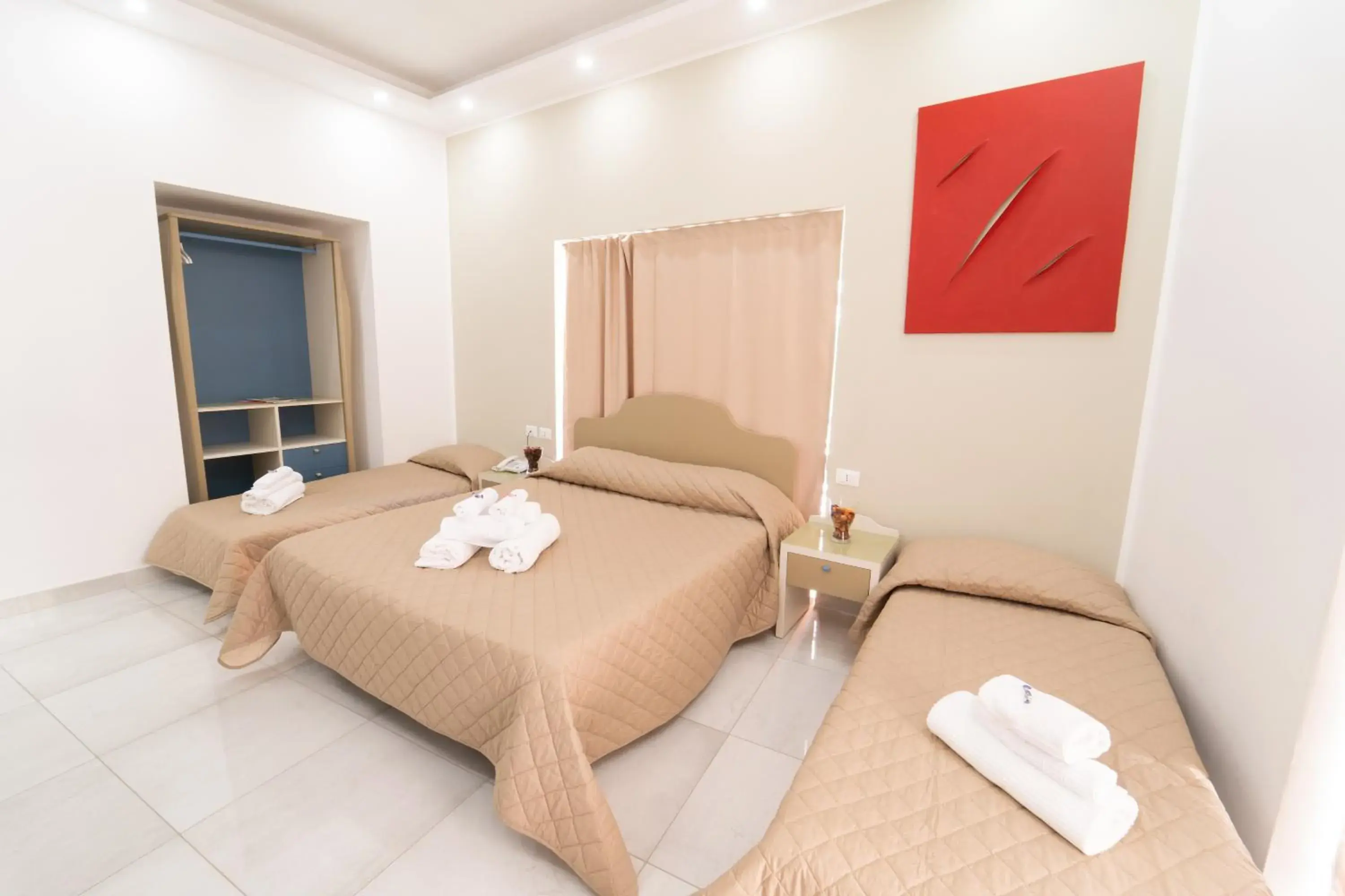 Superior King Room in Royal House Napoli Centro, by ClaPa Group Superior King Room in Royal House Napoli Centro, by ClaPa Group