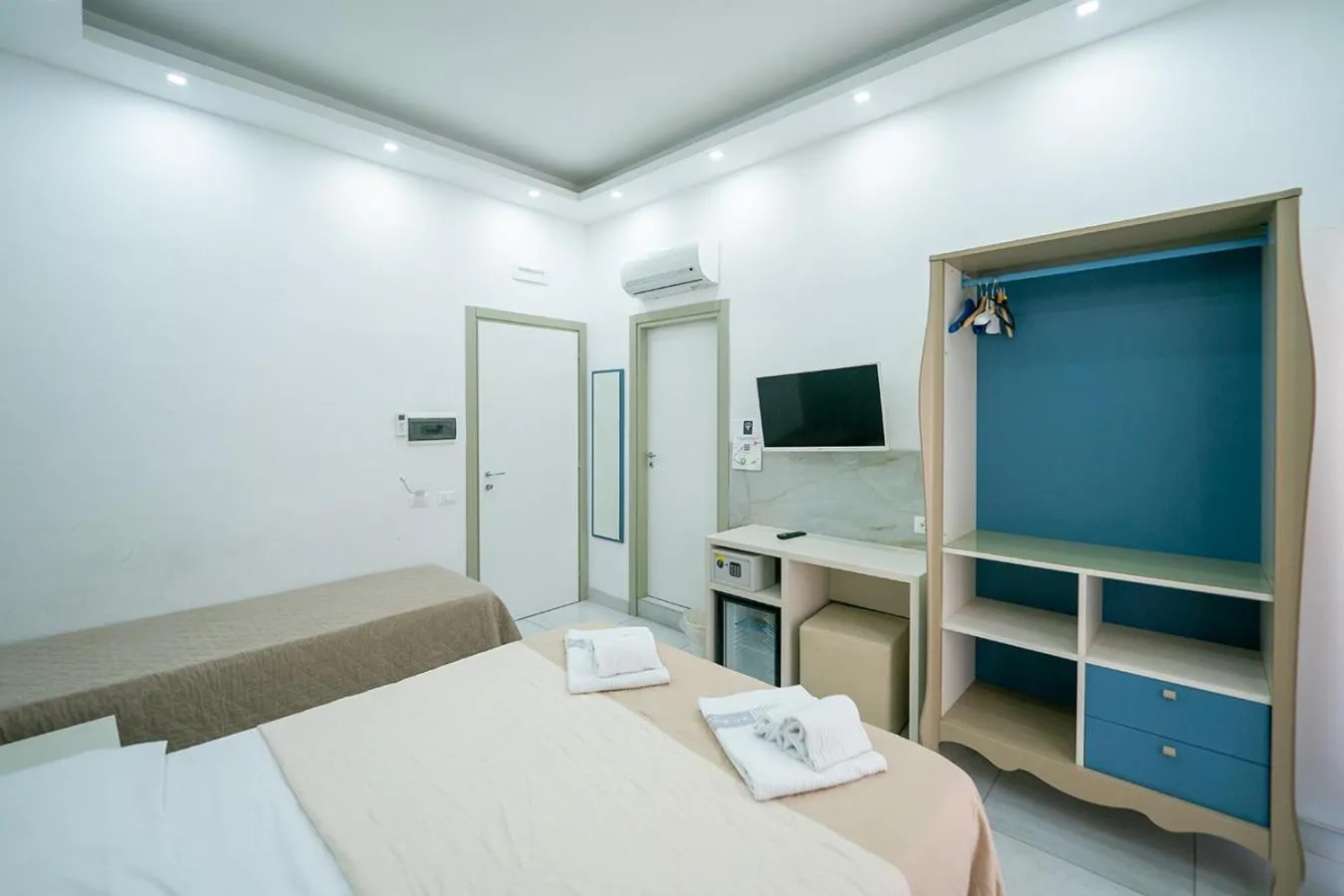 Bed in Royal House Napoli Centro, by ClaPa Group