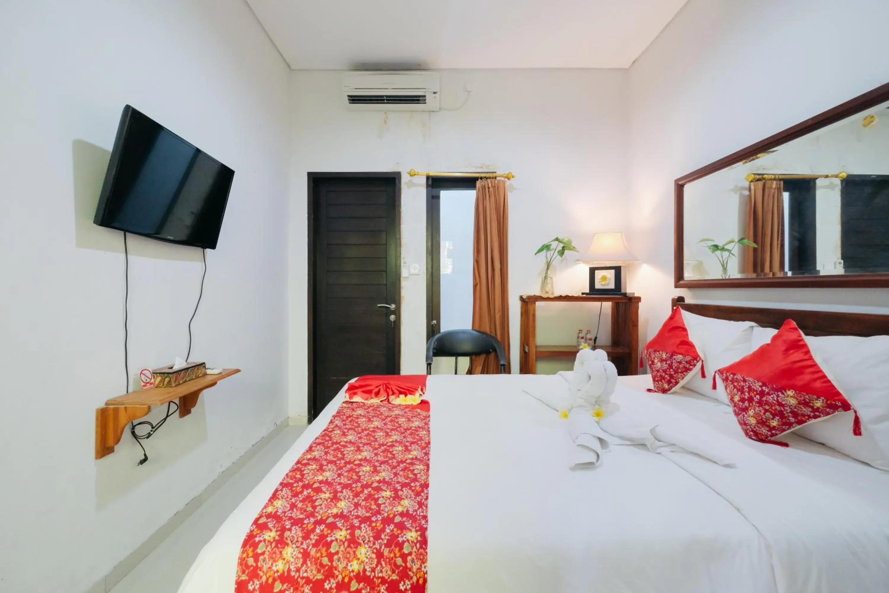 TV and multimedia, Bed in D' Tamblingan Guesthouse Jimbaran RedPartner