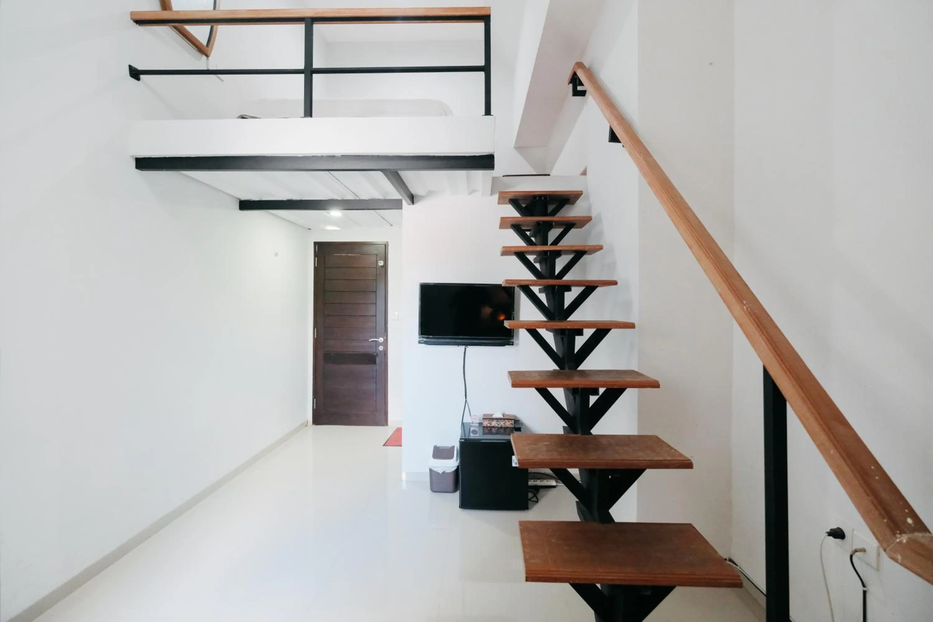 TV and multimedia, TV/Entertainment Center in D' Tamblingan Guesthouse Jimbaran RedPartner