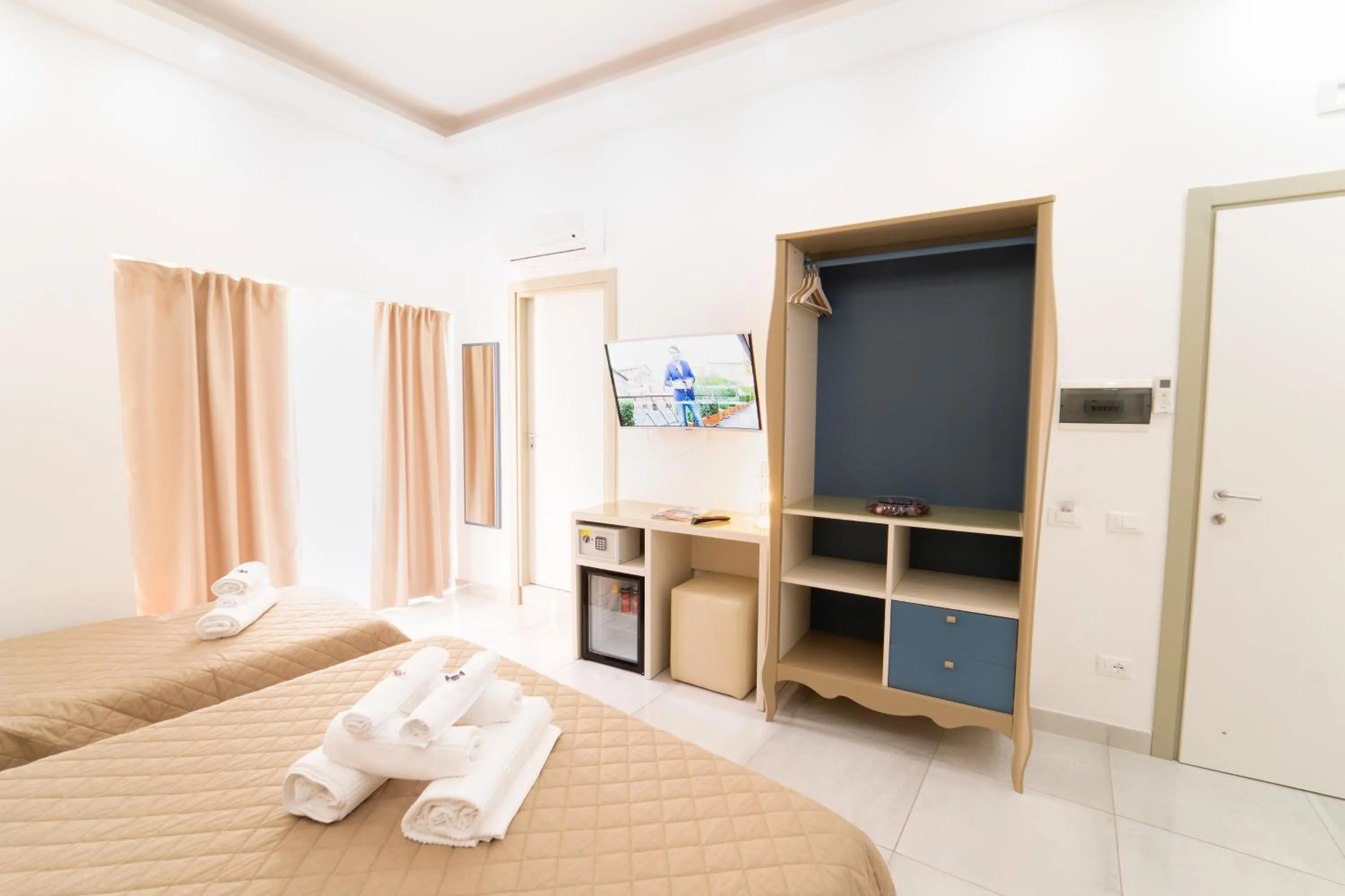 TV and multimedia, Bed in Royal Art H Spaccanapoli, by ClaPa Group