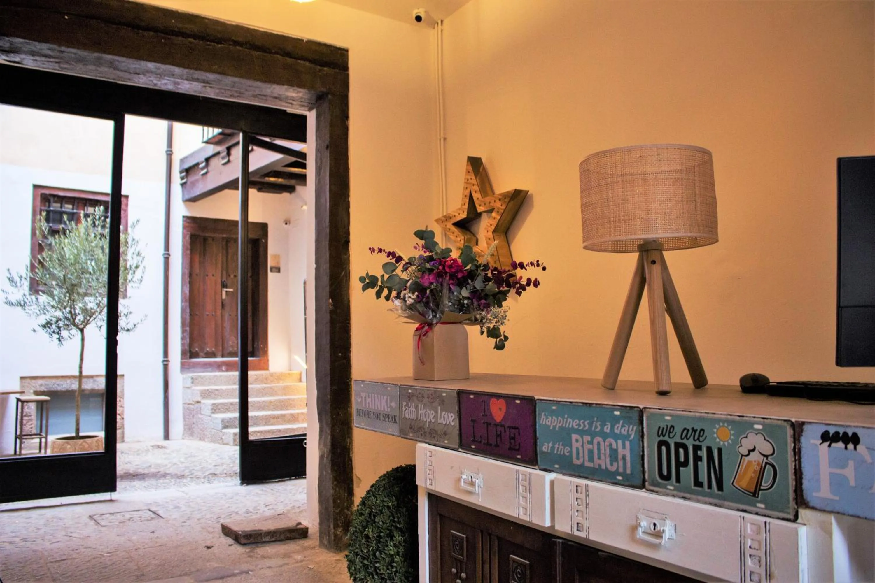 Lobby or reception in Quartier Leon Hostel Jabalquinto