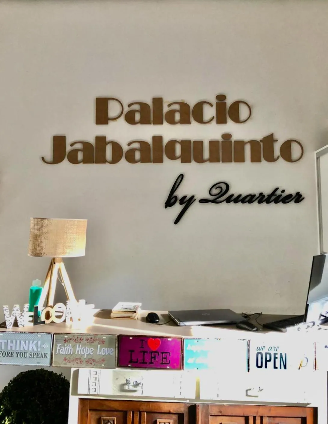 Property logo or sign in Quartier Leon Hostel Jabalquinto