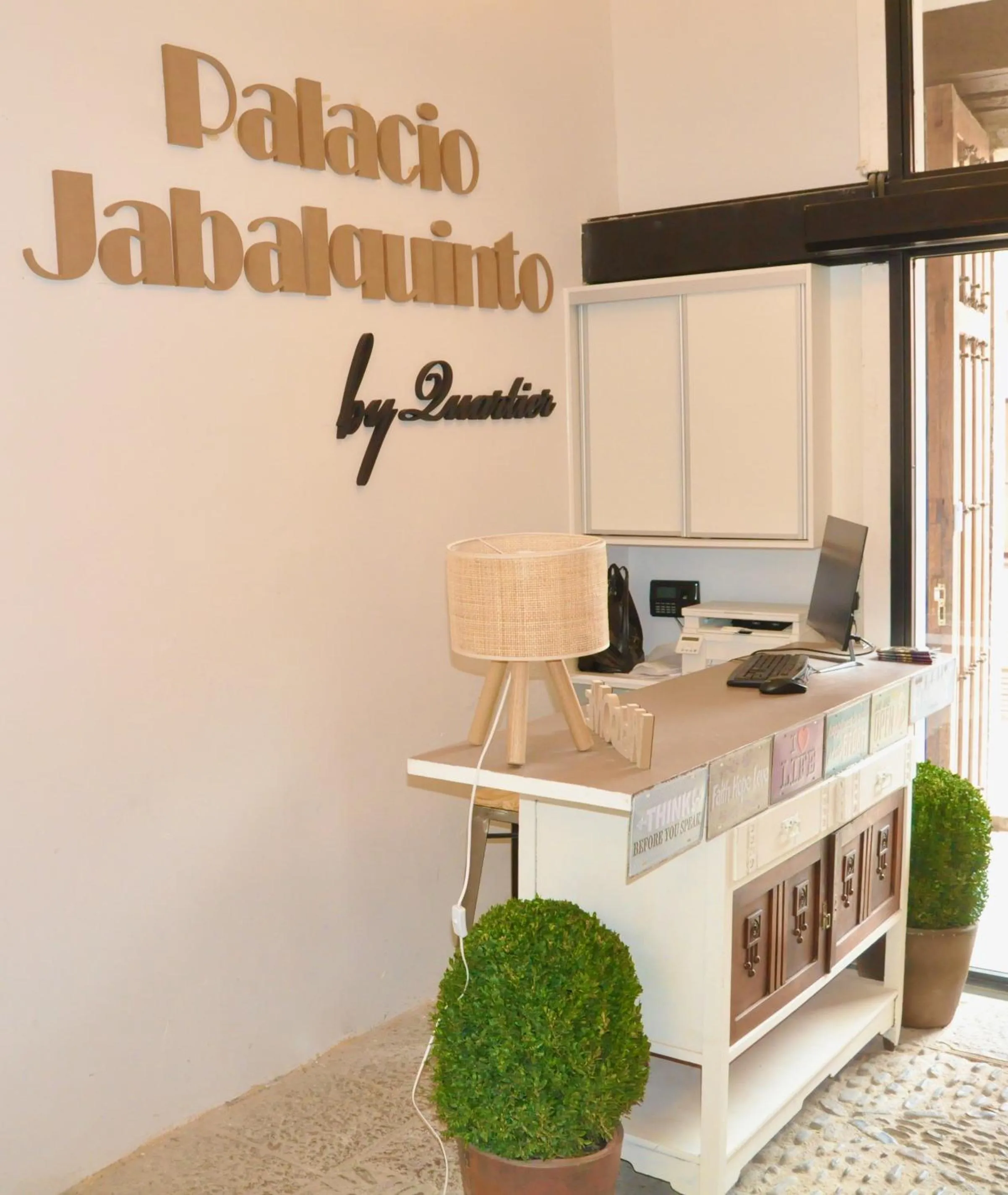 Lobby or reception in Quartier Leon Hostel Jabalquinto