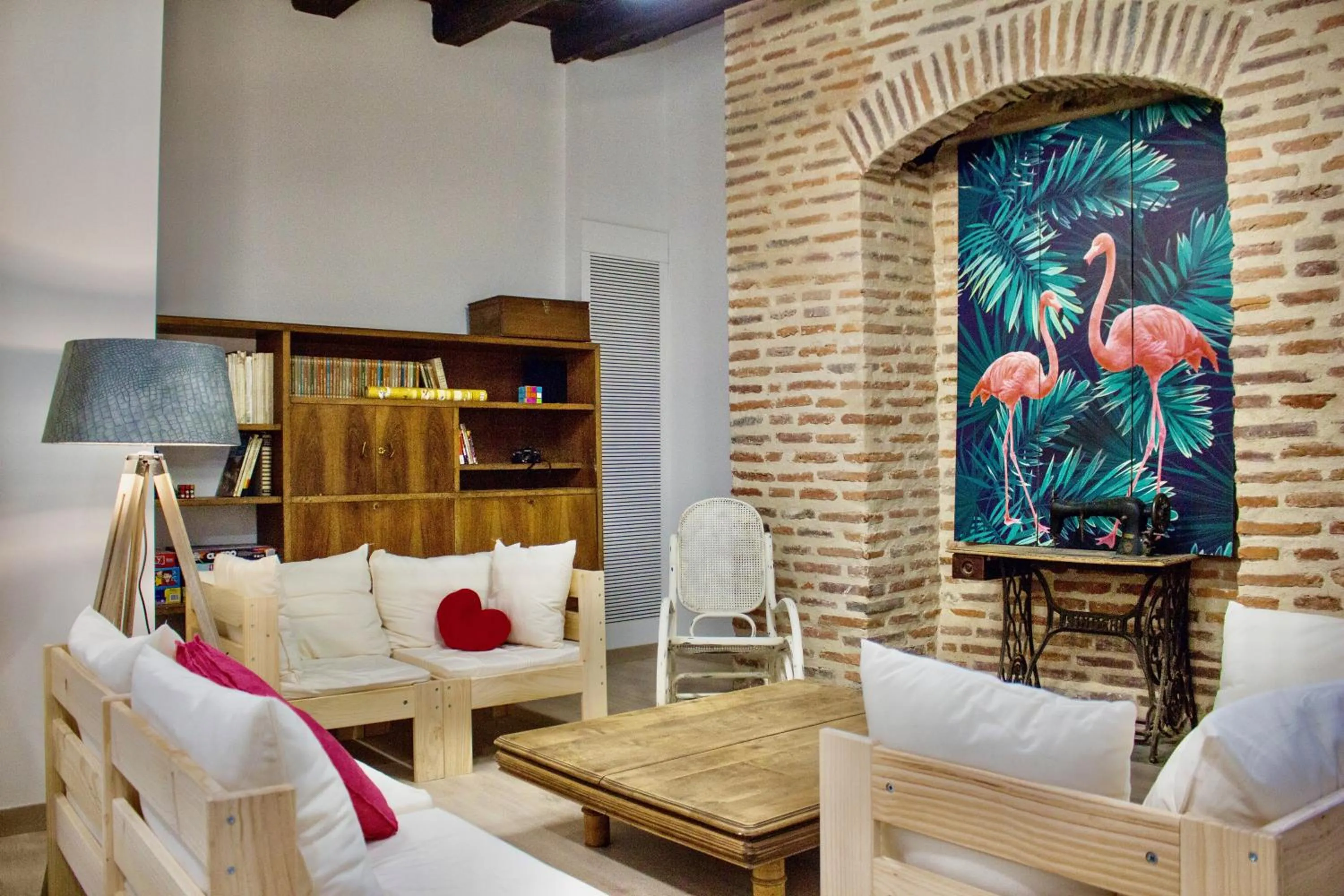 Communal lounge/ TV room in Quartier Leon Hostel Jabalquinto