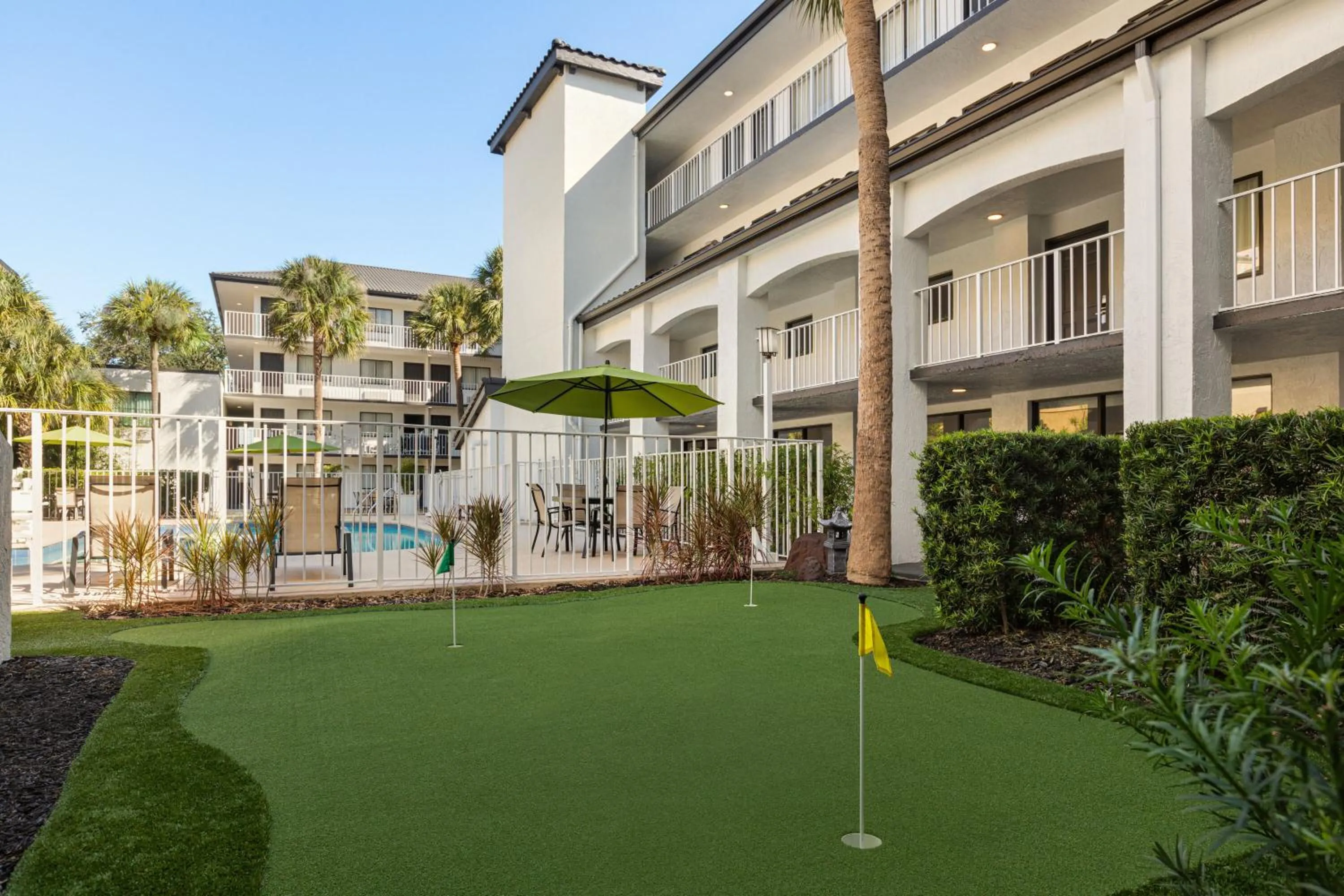 Swimming pool in Mai Hana Hotel and Suites I Drive-Theme Parks