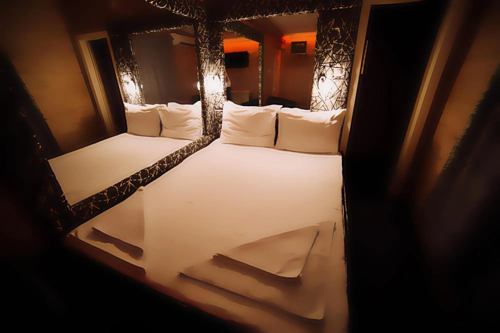 Shower, Bed in Spa Secret