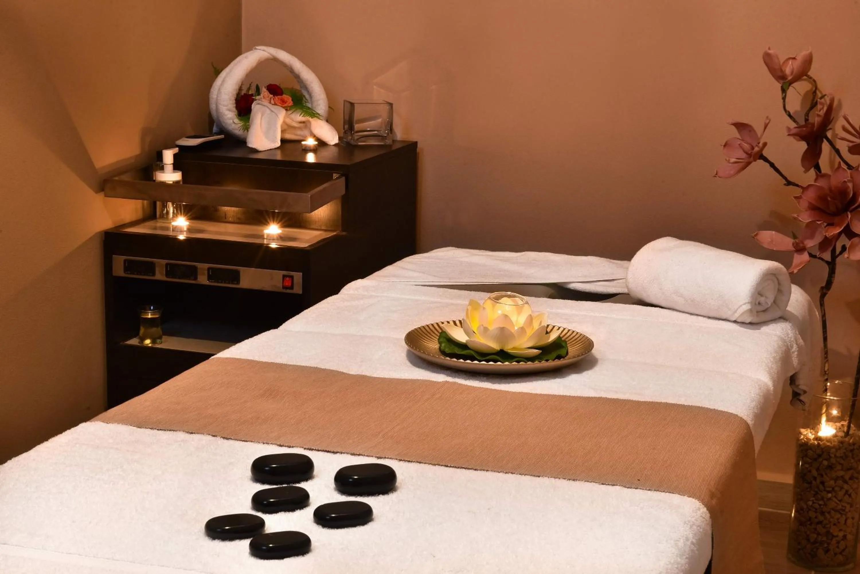 Spa and wellness centre/facilities, Bed in Riverside Garden Resort