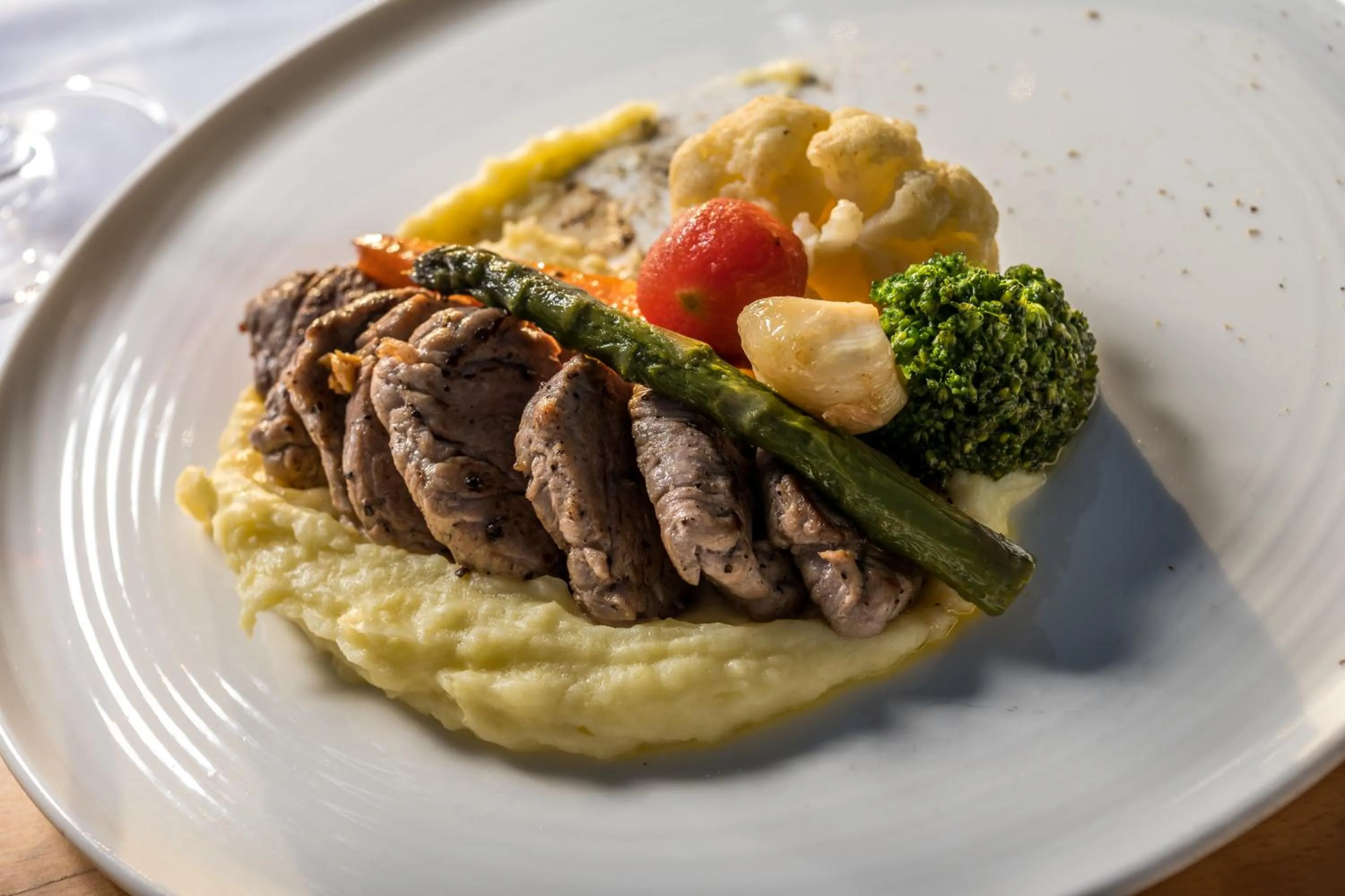 Food and drinks in Riverside Garden Resort