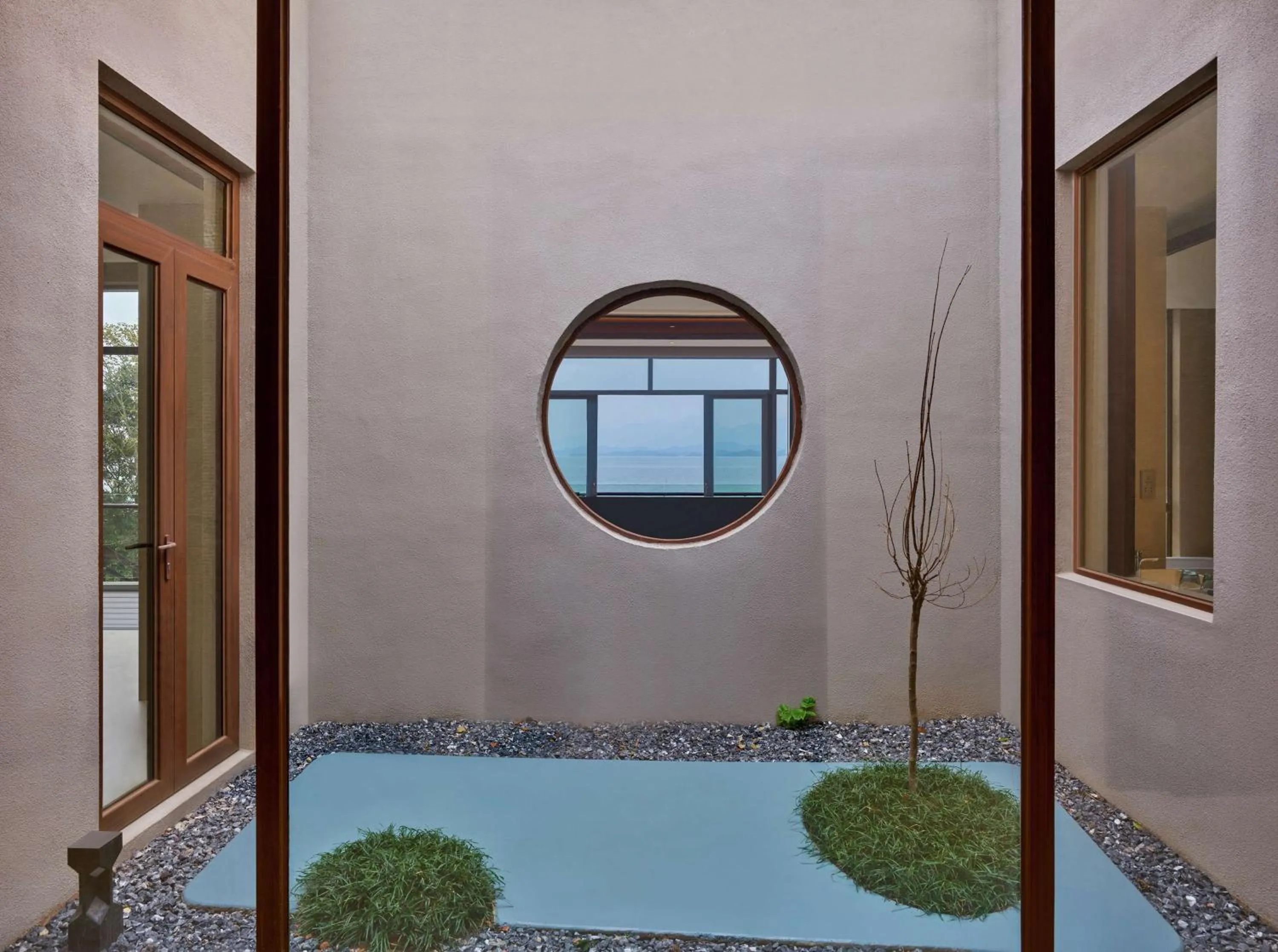 Photo of the whole room in Lushan West Sea Resort, Curio Collection by Hilton