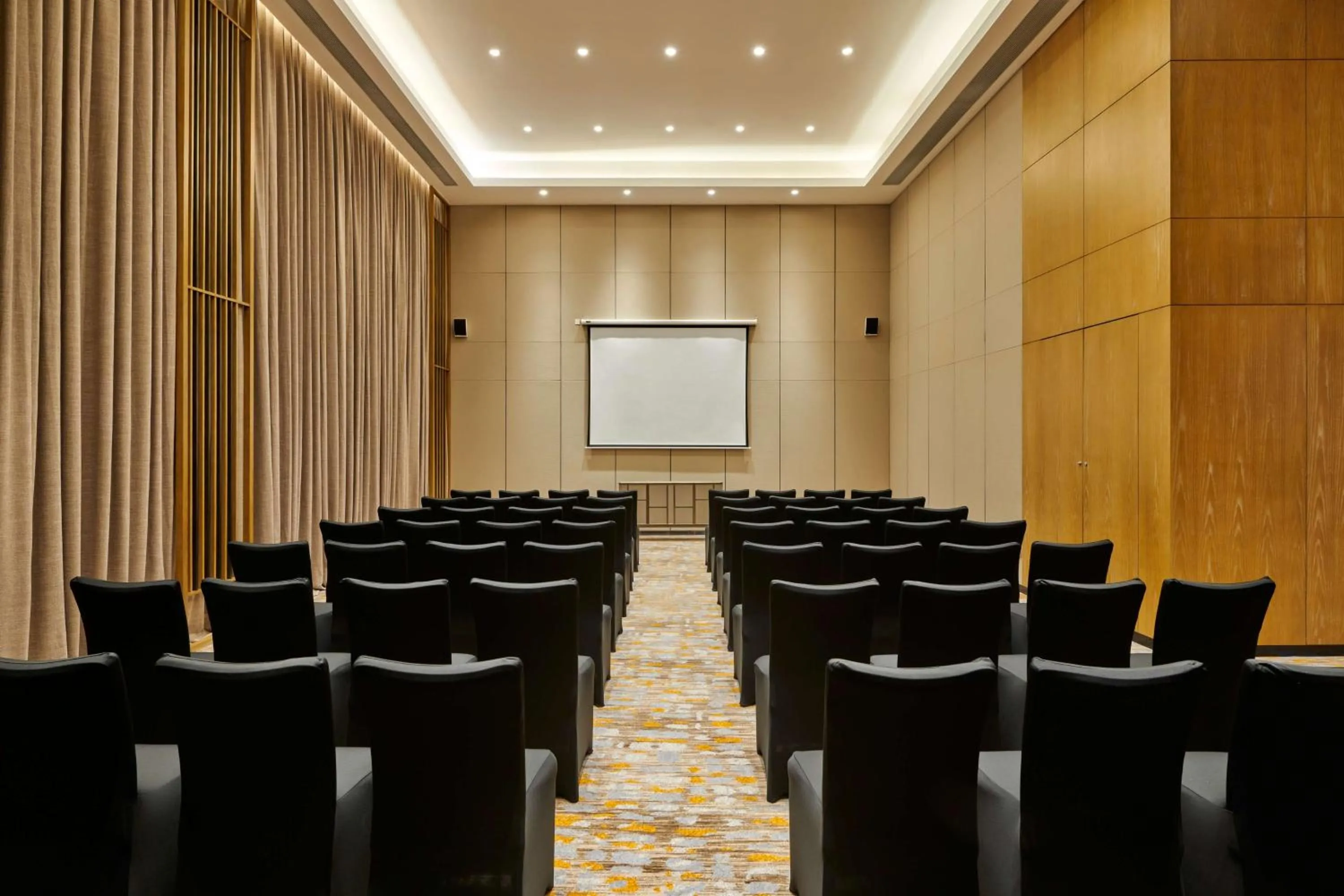 Meeting/conference room in Lushan West Sea Resort, Curio Collection by Hilton
