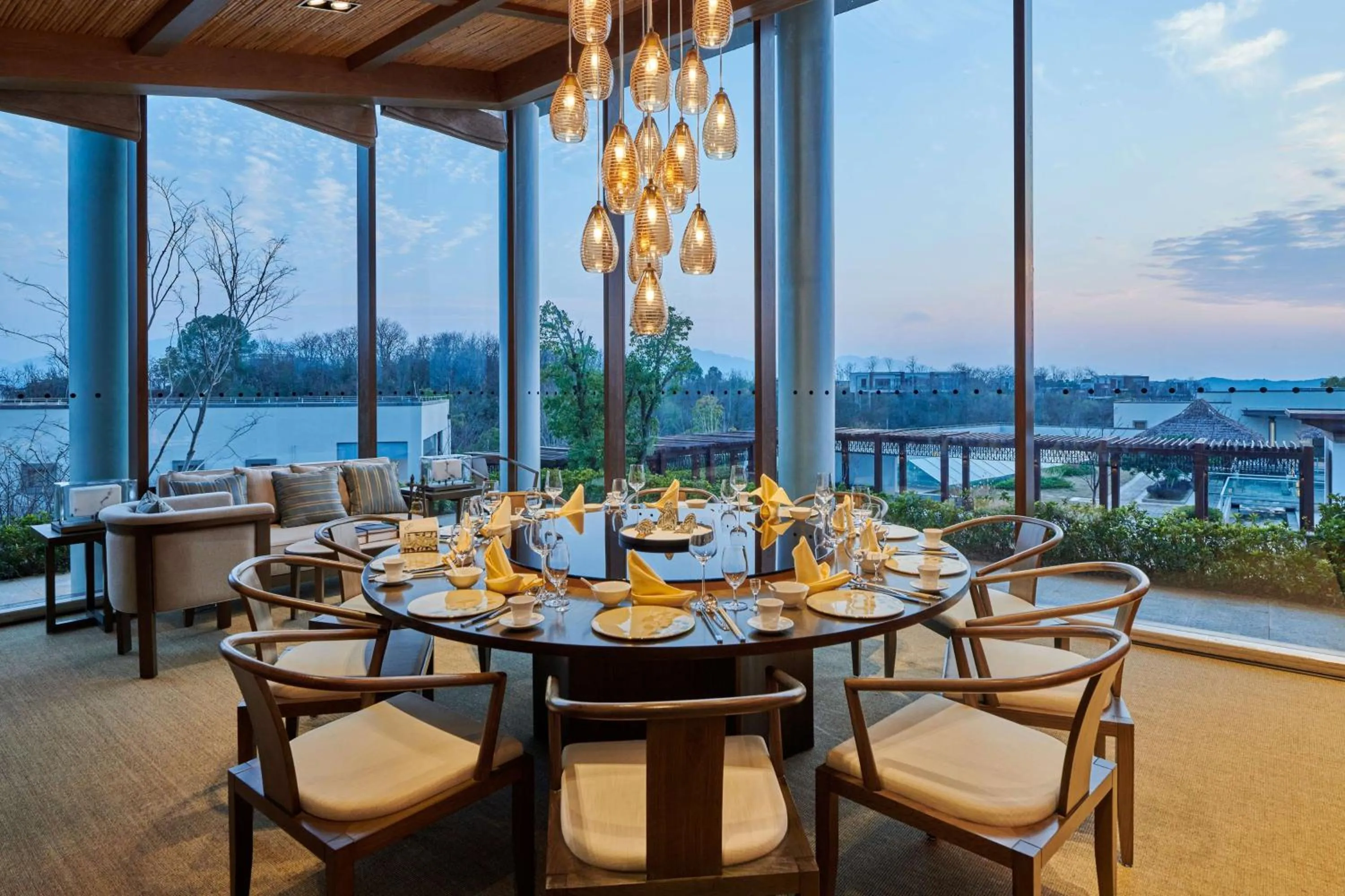 Dining area in Lushan West Sea Resort, Curio Collection by Hilton