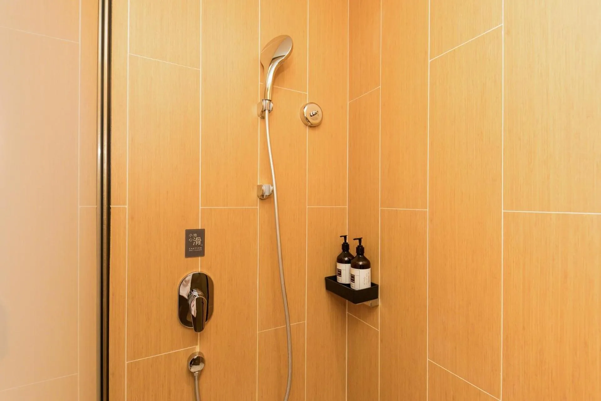 Shower in JI Hotel Shanghai World Expo Yaohua Road